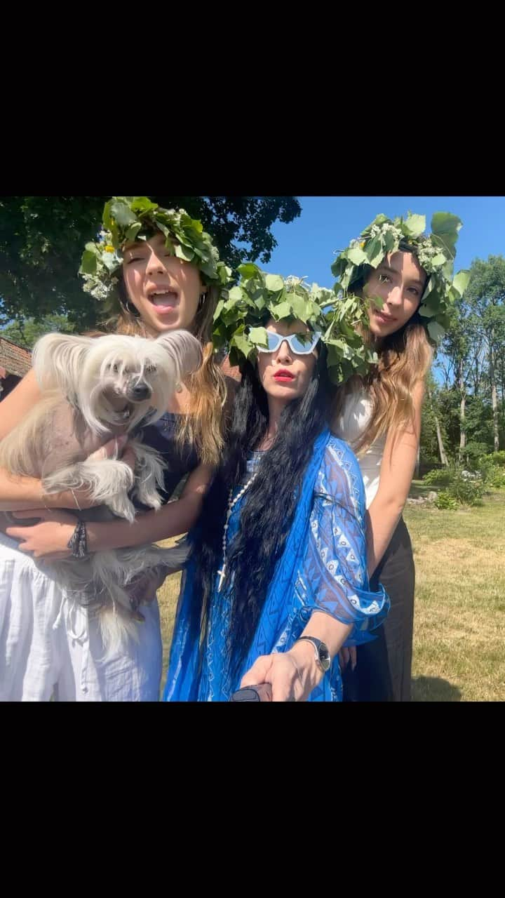 B. Akerlundのインスタグラム：「Midsommar recap 🌺🌼🌺🌼……」