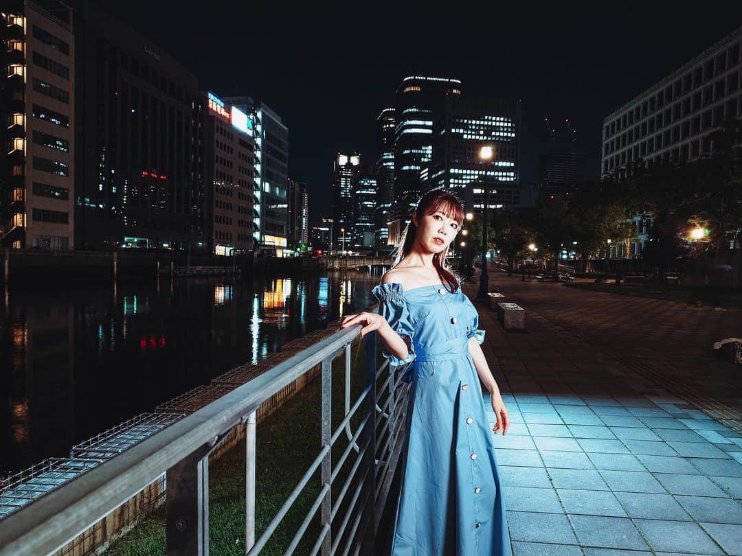 イルコ光の魔術師のインスタグラム：「わぁ、やばい❗️これも写メですよ❗️新しい Xperia 1V で撮ってます❗️YouTubeでも話したけど、かなりカメラの性能がすごい、そして操作もしやすい❗️写メ専用アカウントもあるので、ぜひ見てね👉　@ilkomobile ❗️  Supported by Sony Marketing Inc.  あ、6月30日、7月1日は東京でセミナーしまーす❗️詳細はYouTubeにあげた❗️  ちなみに、新しい風景写真専用アカウント作ったよ👉 @ilko.no.portrait   この前消された機材だけのアカウントが復活したよ👉 @ilko.gear  フォローしてくれたらめっちゃ嬉しいでーす😊  . モデル: @jumy_as  . 新しい @ilkomobile アカウントにケータイで撮ってるポートレートもアップしますよ！いい光があればカメラ&レンズはなんでもいいと思います . . #自然光 #ポートレート #Xperia1V #Xperia　#Sony #instagramjapan #淀川河川敷 #東京カメラ部 #ig_today #igersjp #tokyocameraclub #dancer #instagramhub #team_jp_ #vscogoodshot #ダンサー #night_portrait #portrait_perfection #iphonephotography #イルコ #光の魔術師 #神戸 #instagramhub #カメラ女子 #iphoneography  #lovers_nippon #ファインダー越しの私の世界 #写真好きな人と繋がりたい #portrait」