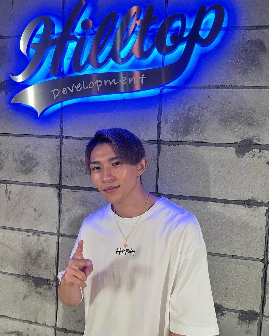 平野莉玖のインスタグラム：「皆さんこんばんは‼️  遂に‼️ 僕のYouTubeアカウントが開設されましたーーー‼️  本当にお待たせしました🙇‍♂️  動画のアップロードは7月1日予定ですので、是非事前にチャンネル登録をよろしくお願いします‼️😊  YouTubeでは普段では、なかなかできないチャレンジやお仕事の裏側や様子を皆様にお見せできたらなと思います‼️  チャンネル登録はこちらから↓ https://www.youtube.com/channel/UC2a5_aZbCqKmySlk6a7iULw」