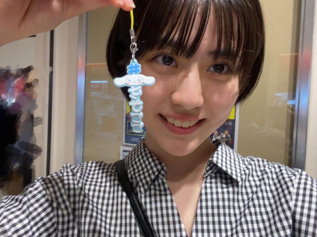 のインスタグラム：「正解は、「サンリオ」のガチャガチャでした‼️ 正解のコメントもあってびっくりしました~  ちなみに、最近ちいかわが大好きなのでコメントに書いてあってびっくりしちゃいました😉笑  #冨波心 #スターダストプロモーション #高校生 #高校1年生 #女子高校生 #jk #jk1 #fjk #07 #16 #16yrs #kokoro #kokorotoba #japan #japanesegirl」