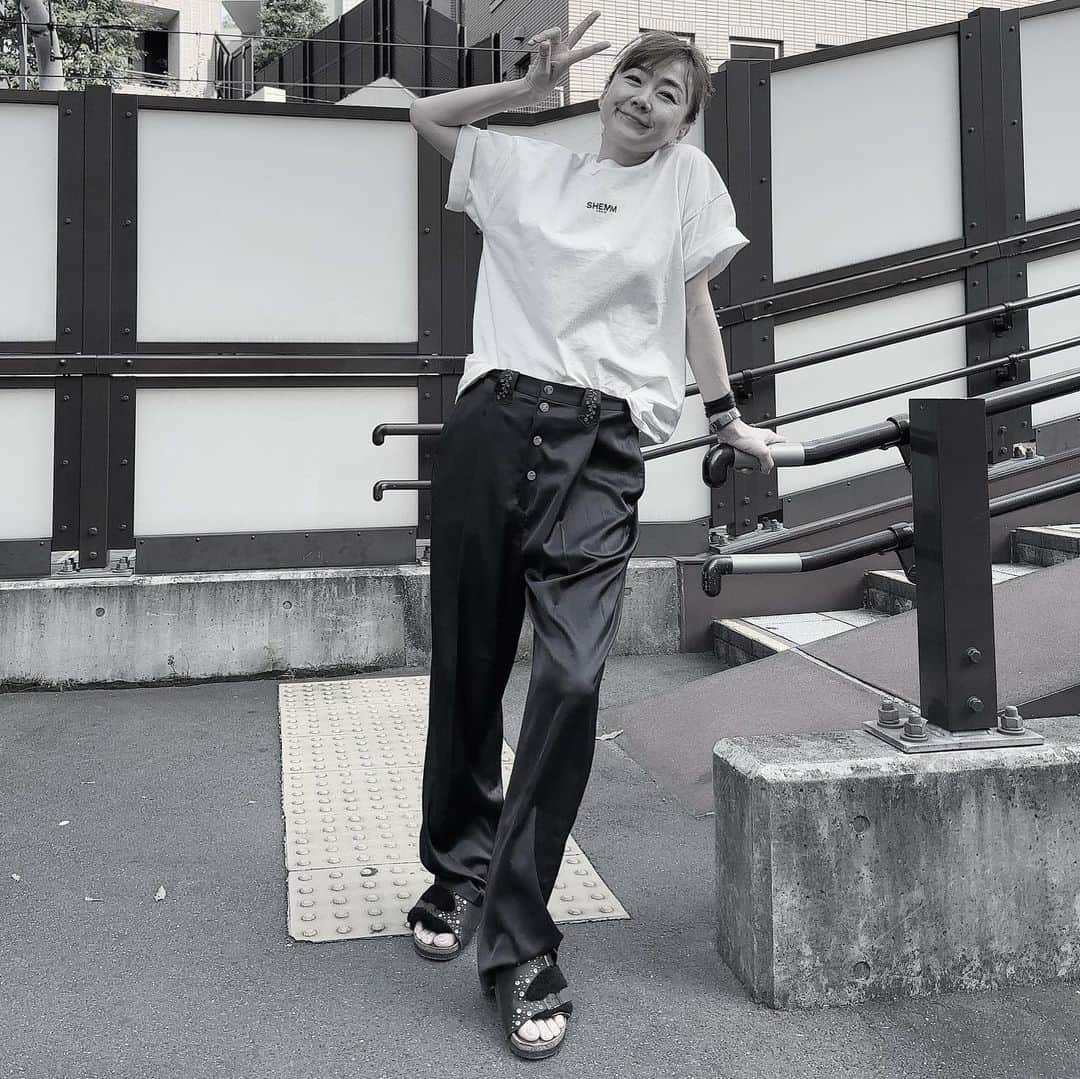 岸本佳子さんのインスタグラム写真 - (岸本佳子Instagram)「💭💭💭  最近、気に入ってる服 お行儀の良いカジュアル  T-shirt @shemm_paris  Trousers @opulence_tokyo  Sandals @birkenstock   #ootd #fashion #lifestyle #qol #tokyo」6月26日 20時02分 - yoshico_kishimoto
