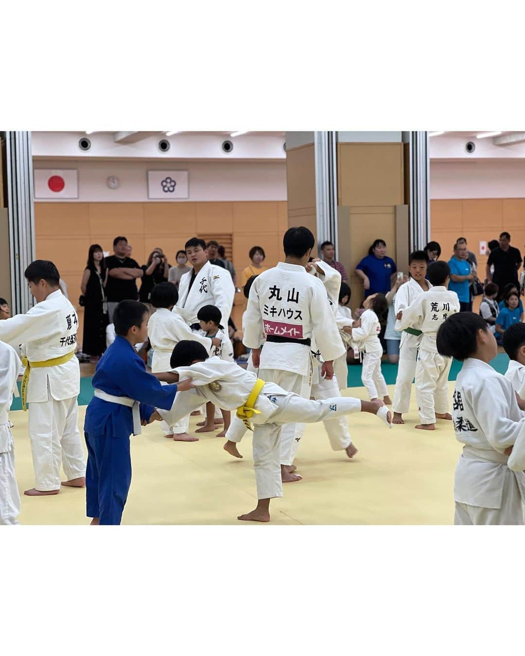 丸山城志郎さんのインスタグラム写真 - (丸山城志郎Instagram)「福岡県太宰府市にて柔道教室🥋 約120名の子供たちが集まってくれました！ 真剣に技の説明を聞いて頑張って練習している皆さんを見て僕も熱心に指導できました！少しでも今後の柔道に取り入れてもらえたら嬉しいです！ #太宰府#とびうめアリーナ#柔道教室」6月26日 20時04分 - joshiromaruyama