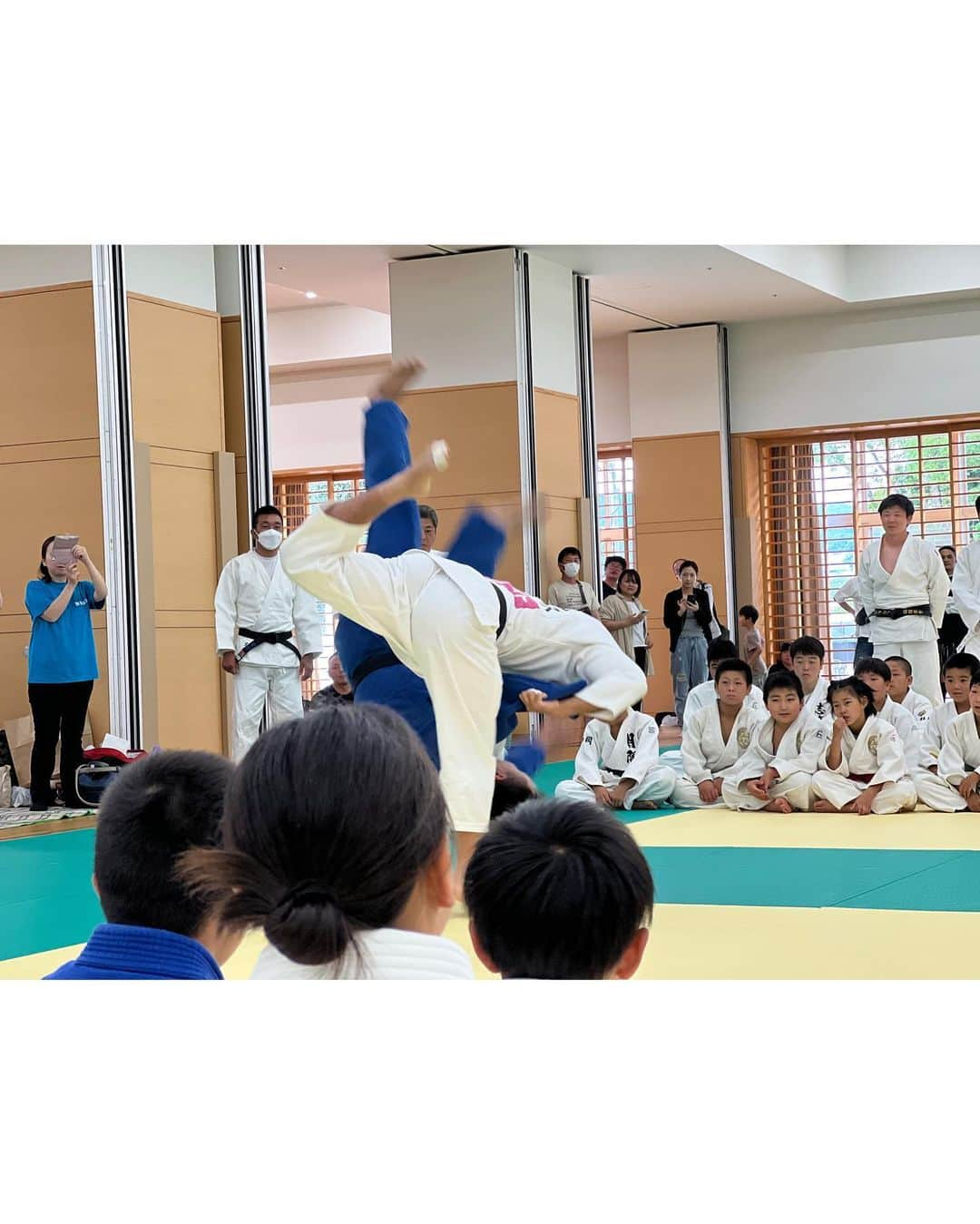 丸山城志郎さんのインスタグラム写真 - (丸山城志郎Instagram)「福岡県太宰府市にて柔道教室🥋 約120名の子供たちが集まってくれました！ 真剣に技の説明を聞いて頑張って練習している皆さんを見て僕も熱心に指導できました！少しでも今後の柔道に取り入れてもらえたら嬉しいです！ #太宰府#とびうめアリーナ#柔道教室」6月26日 20時04分 - joshiromaruyama