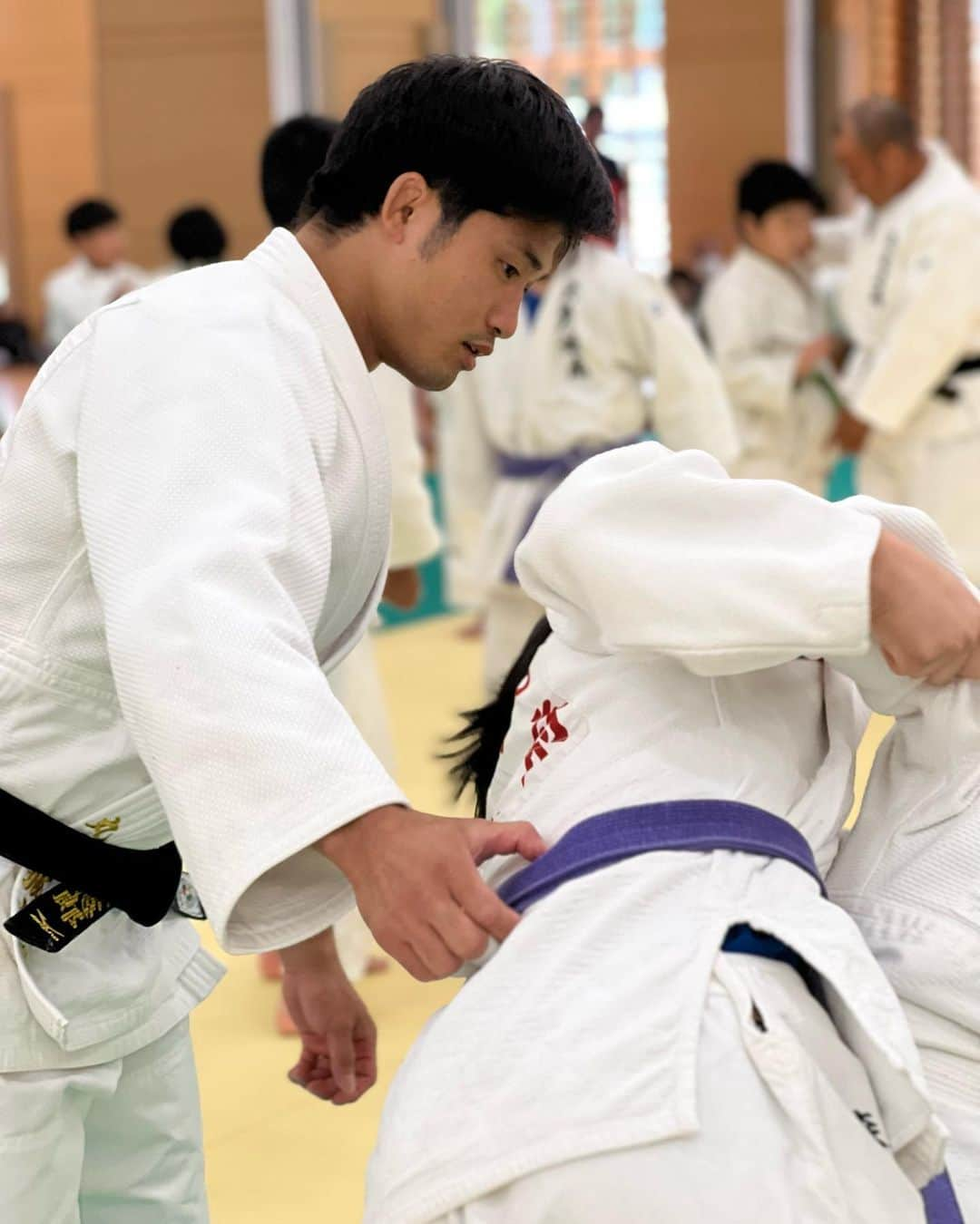 丸山城志郎さんのインスタグラム写真 - (丸山城志郎Instagram)「福岡県太宰府市にて柔道教室🥋 約120名の子供たちが集まってくれました！ 真剣に技の説明を聞いて頑張って練習している皆さんを見て僕も熱心に指導できました！少しでも今後の柔道に取り入れてもらえたら嬉しいです！ #太宰府#とびうめアリーナ#柔道教室」6月26日 20時04分 - joshiromaruyama