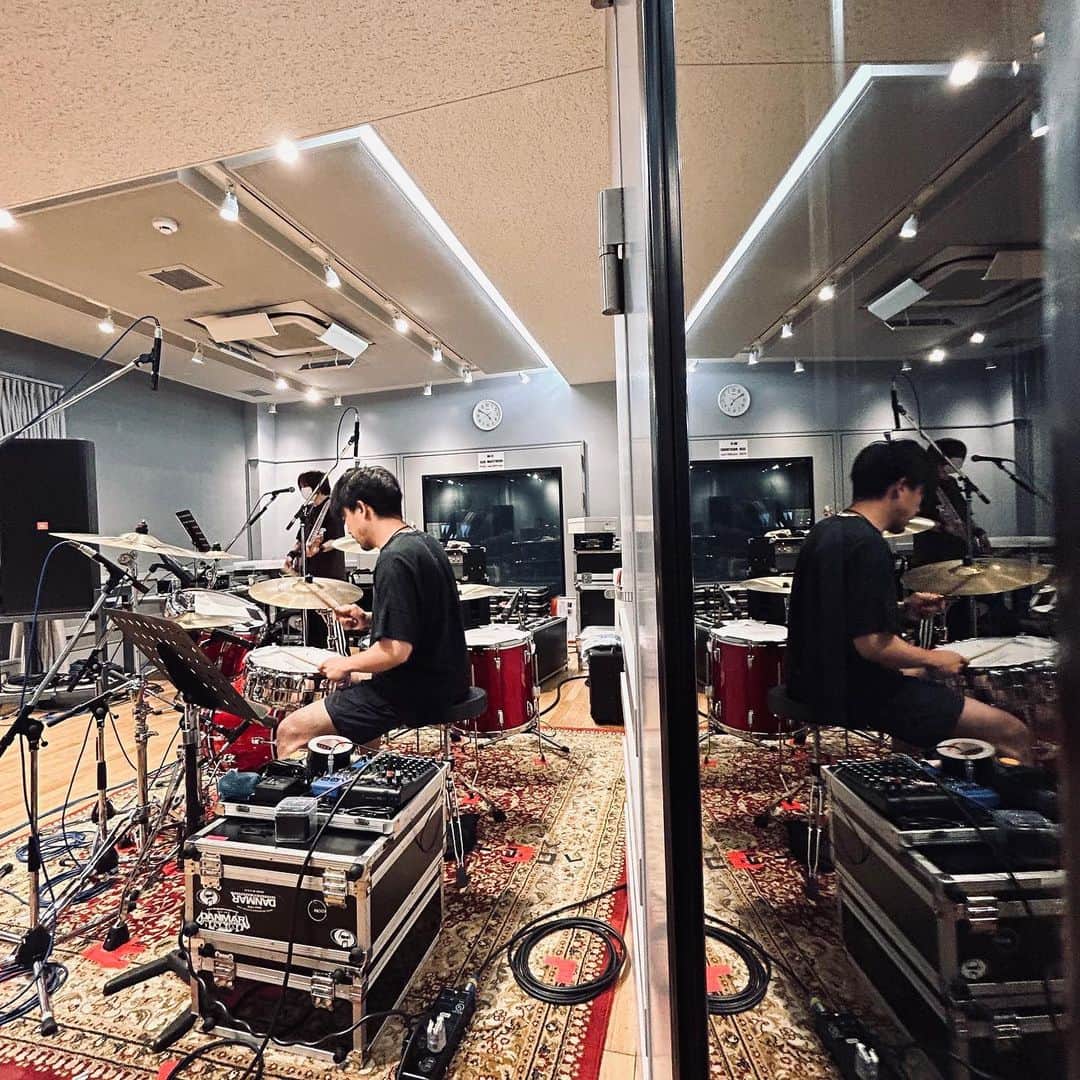 back numberさんのインスタグラム写真 - (back numberInstagram)「夏フェスに向けて、まずは2人で練習開始！  #backnumber  #bn_manager_diary」6月26日 20時04分 - back_number_official