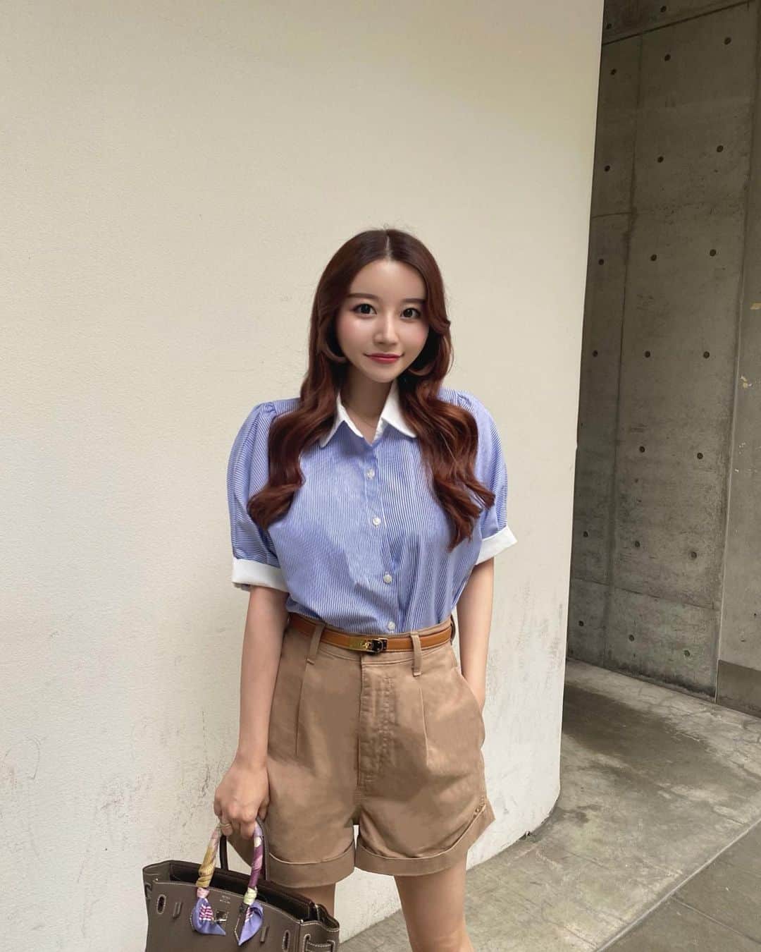 小川真琴のインスタグラム：「今週ずっと雨☔️だね🥹 みんな気合いでお仕事頑張ろ🫡🩵」