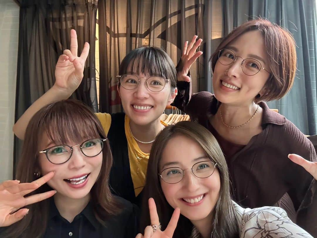 夏菜さんのインスタグラム写真 - (夏菜Instagram)「やっっっと４人集まれたひなぎく会🌼 まじで喋りすぎてほぼ内容覚えてないくらいです。爆 ほんとにほんとに楽しかったなぁ☺️💓 @intimite_onemile と@eyevan_official のコラボのメガネかわいいー🌈 みんなだいすきだなぁ。。 次はすぐあつまろーね😂 しあわせタイムでした🕊️」6月26日 20時11分 - natsuna_official