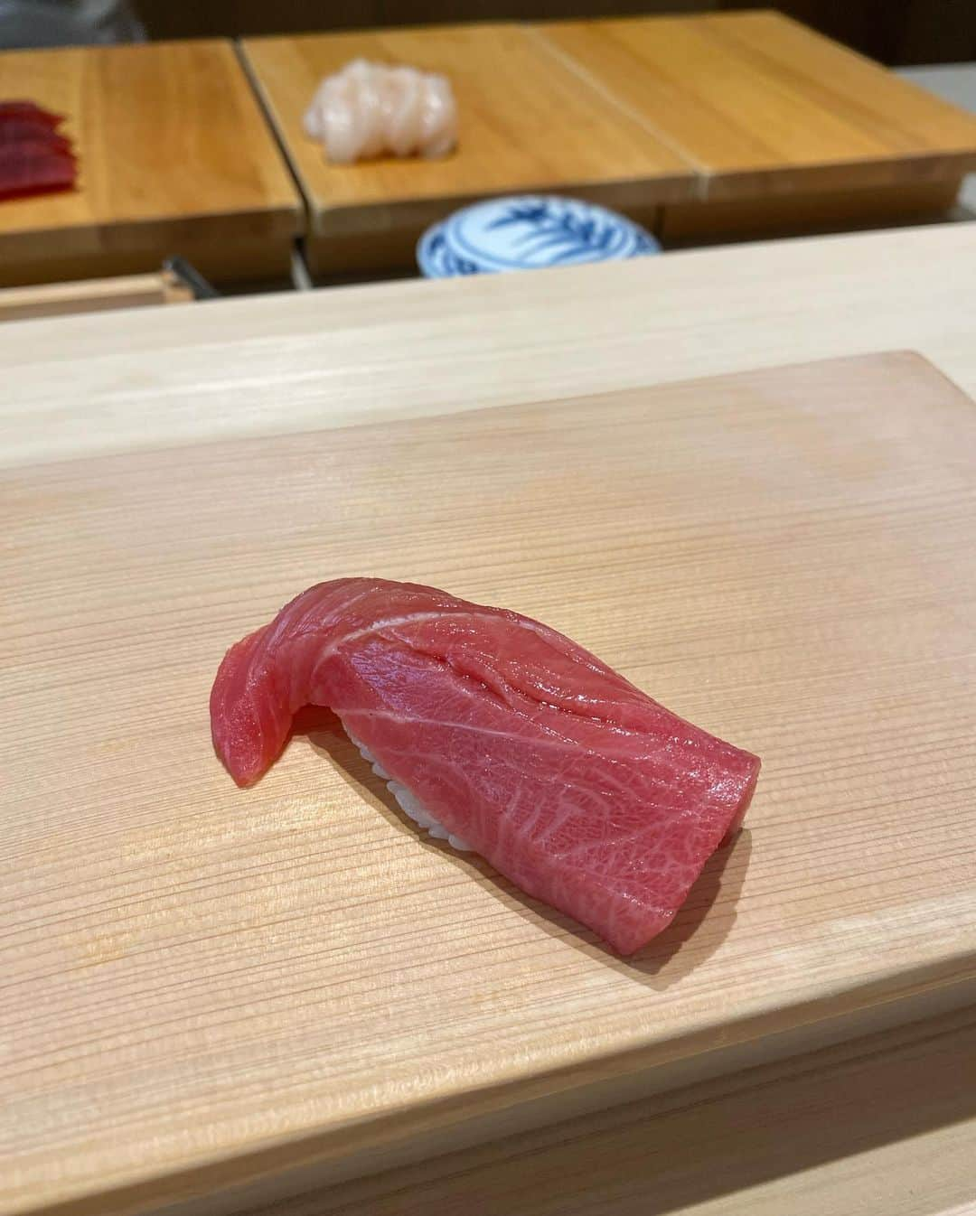 ピパ さんのインスタグラム写真 - (ピパ Instagram)「오 역시 새프님의 추천맛집은 다르네요? @jang_miel 오랜만에 관자놀이 저릿저릿해짜나요..🤤  #서래마을 #스시야 #스시오마카세  #스시우토 @sushi_uto」6月26日 20時13分 - bipa.diva