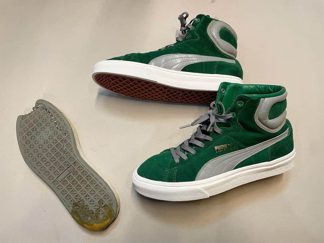 Sneaker At Randomのインスタグラム：「ARATA Outsoleを使用した ソール交換の修理例です。  ARATA Outsole No.5 ソール交換の お見積もりご希望のお客様は アトランダムホームページのお問い合わせから、 お気軽にご相談下さい。  #スニーカーアトランダム#junkyard#ジャンクヤード#sneaker#スニーカー#スニーカー修理#スニーカーカスタム#市川#本八幡#梅田#阪神梅田本店#心斎橋#高円寺#angeluspaint#アンジェラスペイント#arata#アラタ#ソール#aj1 #dunk #nike #airforce #jordan1#プーマ #puma」