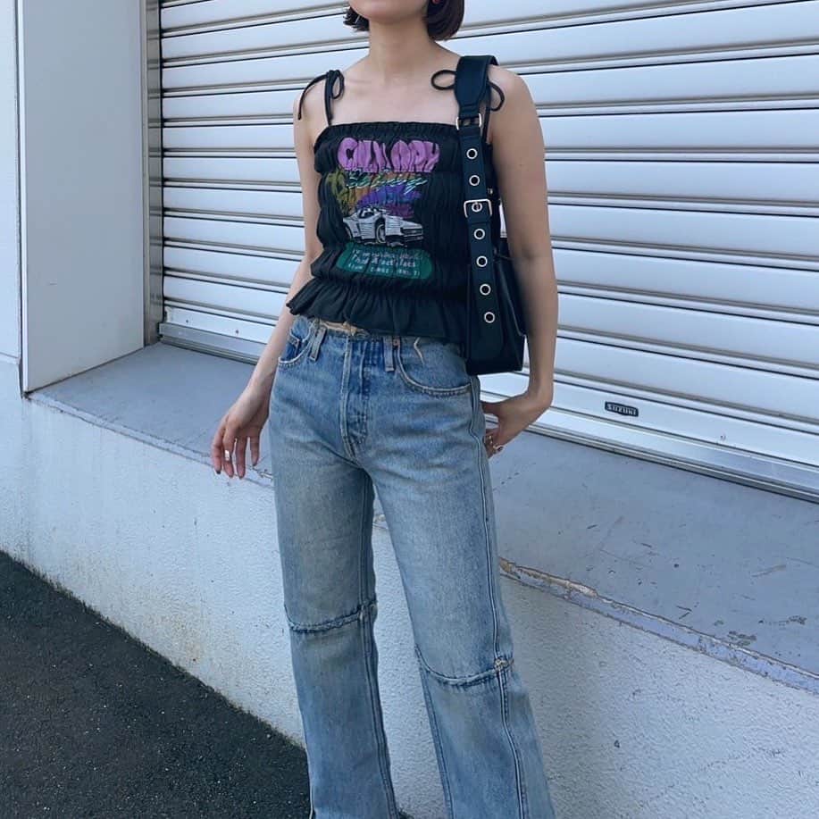 MOUSSY SNAPさんのインスタグラム写真 - (MOUSSY SNAPInstagram)「#MOUSSYSNAP @nanamiii_12 163cm  ・REMAKELIKE GATHER CAMI TOP(010GSQ90-0770) ・LOW WAIST SLIT STRAIGHT(010GSK11-0620) ・90'S SHOULDER BAG(010GST51-0480) 全国のMOUSSY店舗／SHEL'TTER WEBSTORE／ZOZOTOWNにて発売中。  #MOUSSY #MOUSSYJEANS」6月26日 20時28分 - moussysnap