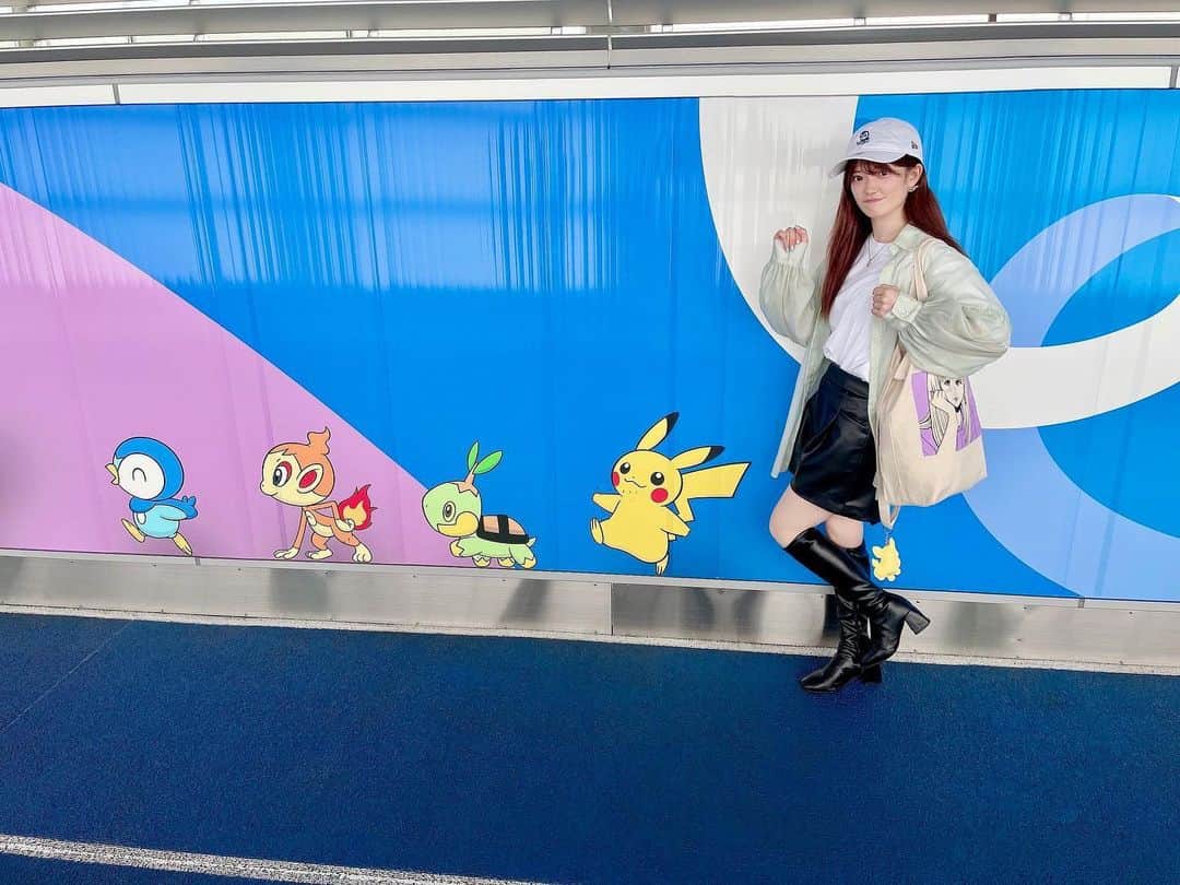 武藤小麟さんのインスタグラム写真 - (武藤小麟Instagram)「. 成田空港の通路が ポケモンで溢れていました！🥺✈️⚡️  ピカチュウと一緒に歩きながら たくさんのポケモンに会えている感じがして 飛行機乗る前からすごくわくわくしたぁ…！💛  ポケモン全シリーズプレイしてるので それぞれのポケモンに思い出いっぱい🥲💭⭐️  みんなの好きなポケモンはなーに？😚☁️  #おりんとポケモン #pokemon #pokémon #ポケモン #成田空港」6月26日 20時19分 - muto_orin