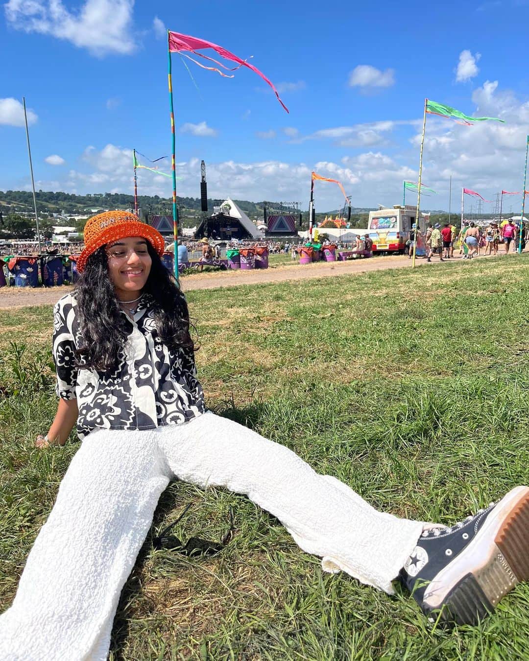 River Islandさんのインスタグラム写真 - (River IslandInstagram)「The Glasto blues have kicked in already 🥹  Our gorgeous senior content SEO exec Zain made all the best memories in the best RI 'fits, obviously 😌  #ImWearingRI #Linkinbio to shop  Patterned shirt - 754850 Cream trousers - 754360」6月26日 20時20分 - riverisland