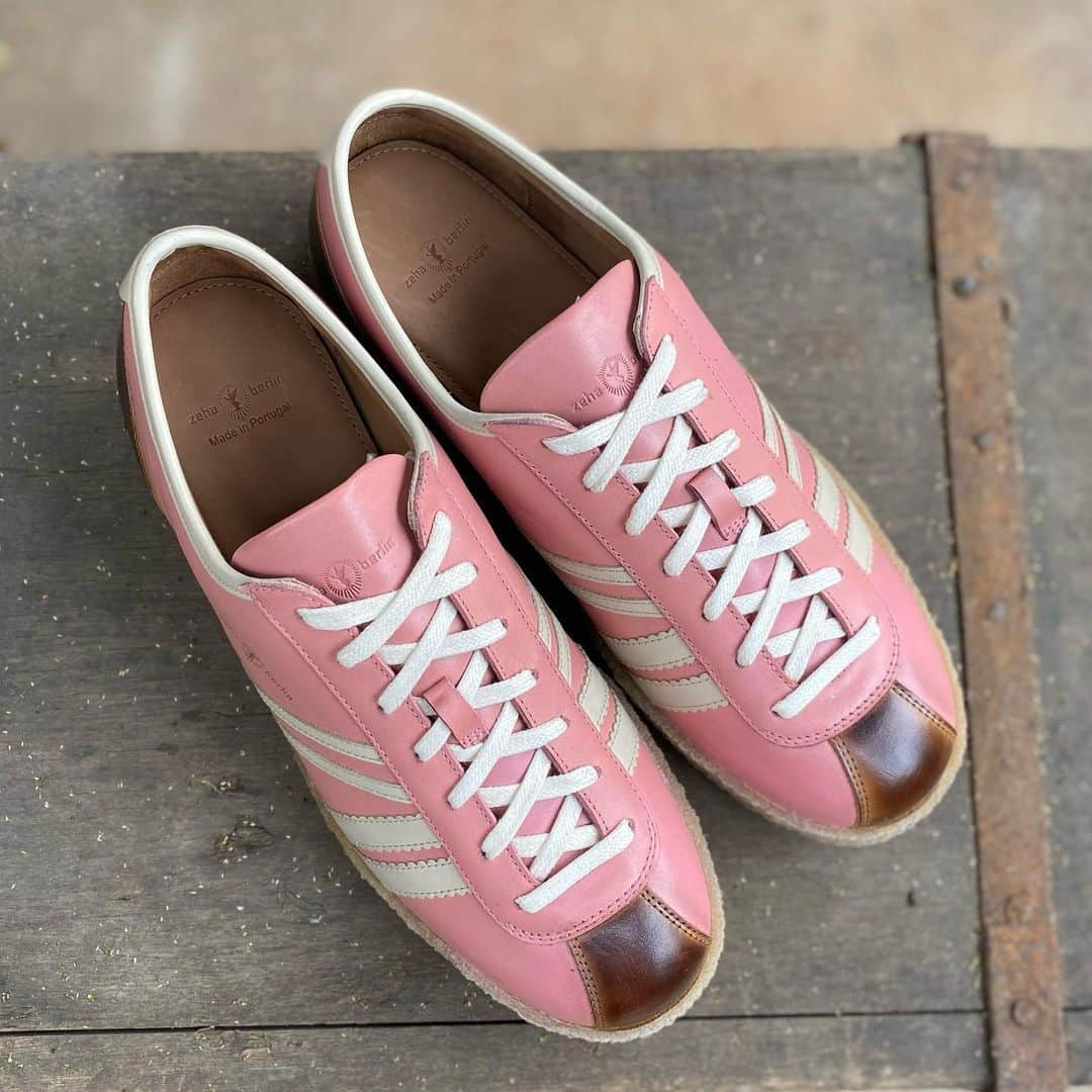 ツェハのインスタグラム：「TRAINER Sommer Kollektion #zehaberlin #trainer #sneakers #rosarot #fucsia #pantone #rosa #pink #primavera #weekend #weekendinberlin #vintage #heritage #madeinportugal #designdinberlin #berlin」