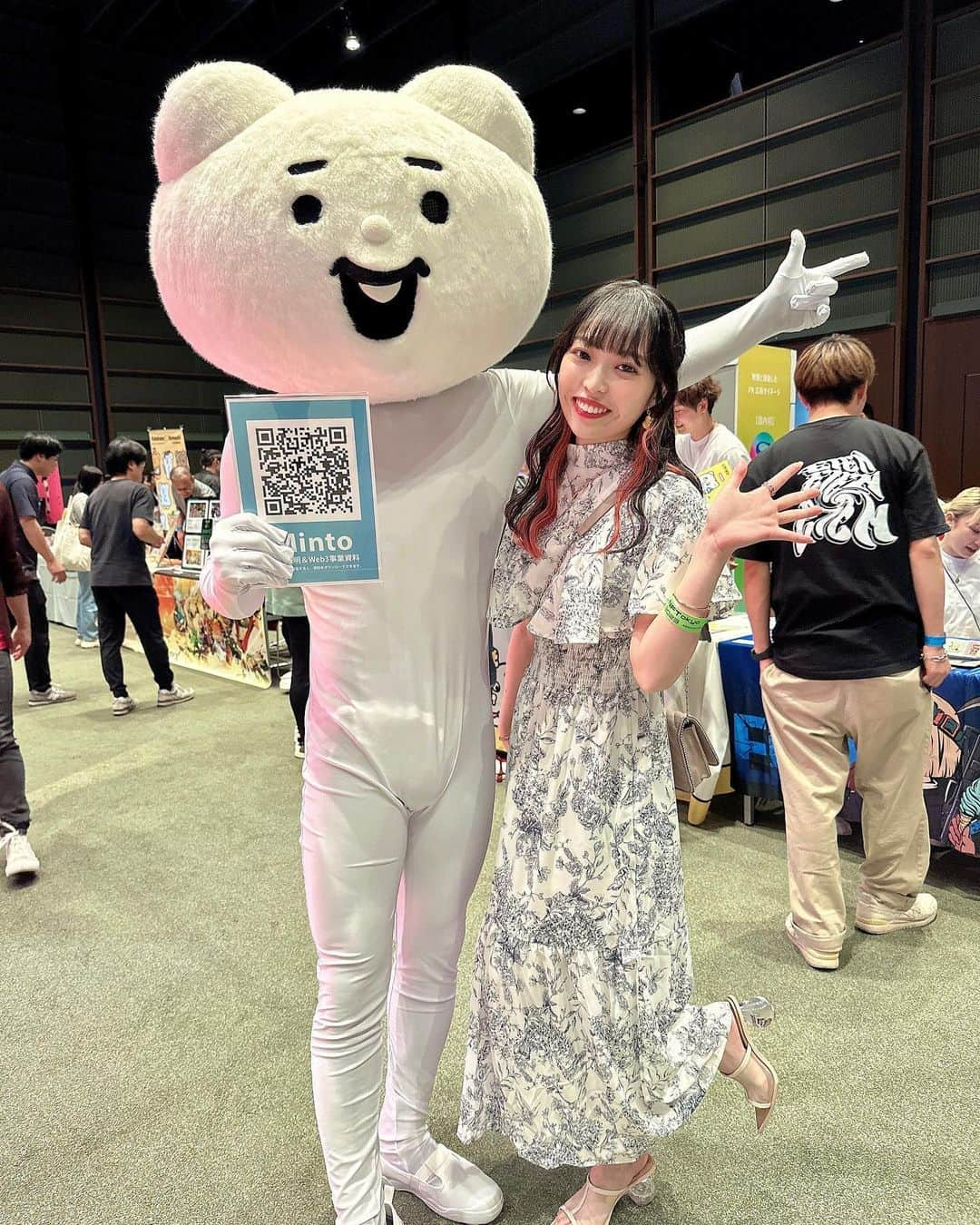 白井佑奈さんのインスタグラム写真 - (白井佑奈Instagram)「❤️‍🔥  6/22 東京国際フォーラムにて行われた『Non Fungible Tokyo2023』司会 & コミュニティブース統括を務めさせて頂きました🎉     まさか今回運営の1人として携われることになるなんて、夢にも思ってませんでした😂    イベントでは経済産業省が後援してくださったことから、大臣にお越し頂いたり…  SandboxのセバスチャンやYGGのGabbyなど、各国のFounderのトークセッションがあったり…💡    全部のセッション聞きたかった〜🥺❤️    当日はMCとブースの運営でバタバタしてて、ほぼセッション聞けてません。笑        そしてコミュニティブース『UNITED』の企画&運営を1からやらせて頂きました🫶    ブース全体の名前は『UNITED』🔥  『団結』を連想する名前にしたの🤤    NFTプロジェクトや来てくれた方が、このNFTokyo2023を通して繋がってくれたら嬉しいなという想いが詰まってます！💗      0からイベントブースを作るのって初めてだし、物凄く大変だったけど…    多くの方に楽しんでもらえて、本当に良かったです😭✨       今回は規制とかがあって中々出来ないこともあったので、次回は私がやりたい「NFTやWEB3を知らない人も楽しめるようなイベント」を作りたいです☺️❤️      去年から様々なイベントでMCオファーを頂けて、本当に光栄です✨    ついに、こんな大舞台でお仕事できるとは…！       ＊＊＊＊＊＊＊＊＊＊  お仕事依頼はDMへ💌💭 ＊＊＊＊＊＊＊＊＊＊    プロフィールリンクはこちら👉 @yuna_smile0130      #東京国際フォーラム#NFTイベント#ジャパンブロックチェーンウィーク#司会#JBW#NFTokyo#NFTokyo2023#NFT#nftart#nfts#nftcommunity#nftartist#nftevent#web3#metaverse」6月26日 20時25分 - yuna_smile0130