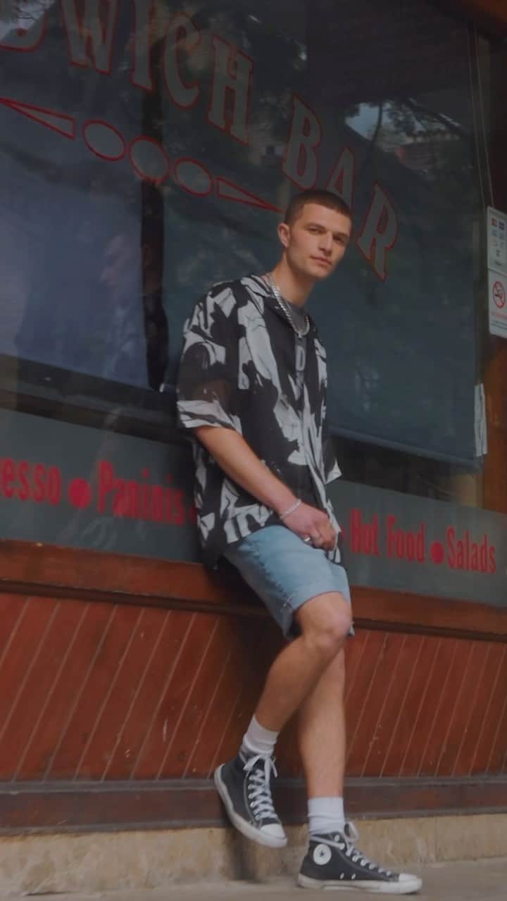 トップマンのインスタグラム：「Long walks to the coffee shop.  The sheer abstract shirt [129268664] The oversized fit t-shirt [132093867]」