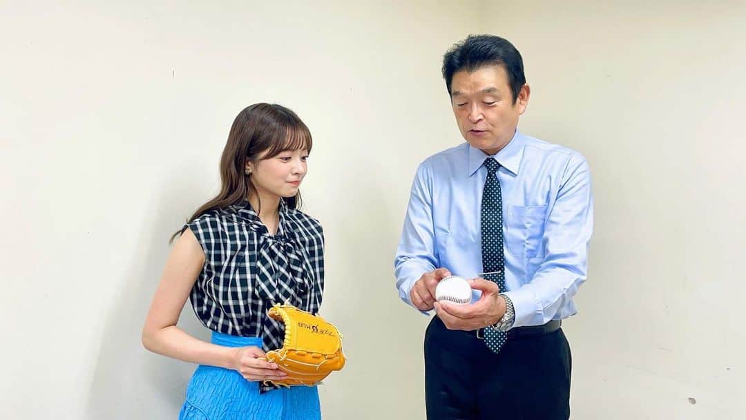 菊池柚花のインスタグラム：「. . . いつも番組でお世話になっている小早川毅彦さんに、ボールの握り方や始球式の心得など、アドバイスをいただきました！！  ピッチングフォームまで見てくださり、 「良いフォームです！その調子でいけばきっと大丈夫👍🏻」 と太鼓判を押してくださいました…😭✨  直々に教えていただけるなんて夢のようなひと時でした。  小早川コーチ、昨日は本当にありがとうございました！！ いただいたアドバイスを胸に、当日まで練習頑張ります🔥」