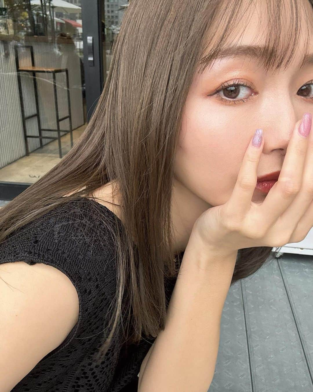 YUKIKOさんのインスタグラム写真 - (YUKIKOInstagram)「. new hair color👩🏻✨ フォギーベージュらしい🌼 完全にお任せ！いつもありがとう☺️🌟 @hiro_wixy ✂️  #ヘアカラー #haircolor」6月26日 20時45分 - 128yukinco