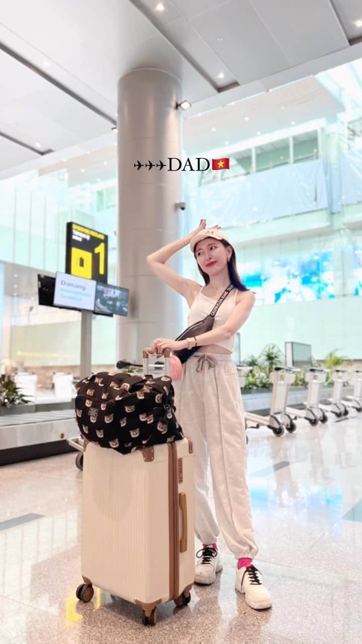 菊池かなこのインスタグラム：「ベトナム航空🇻🇳×HISタビジョ トラベルレポーターとして、ダナンへ行ってきました💟  素晴らしかった〜💕 ダナンのレポート沢山していきます🫶  ✈️ @vietnamairlines_japan 👭 @tabi_jyo   #JapanVietnam50th #ベトナム航空 #VietnamAirlines旅レポーター #HIS #エイチアイエス #HISトラベルレポーター #カモンベト旅キャンペーン  *.:･.｡**.:･.｡**.:･.｡**.:･.｡**.:･.｡** #機内コーデ#機内ファッション #成田空港#ダナン空港#タビジョ #空港フォト#danang#danangvietnam🇻🇳 #danangairport  #成田国際空港#空港コーデ#空港ファッション #スウェットコーデ#海外旅行 #海外旅行好き #キャップコーデ#キャップ女子 #機内コーデ #スーツケース」