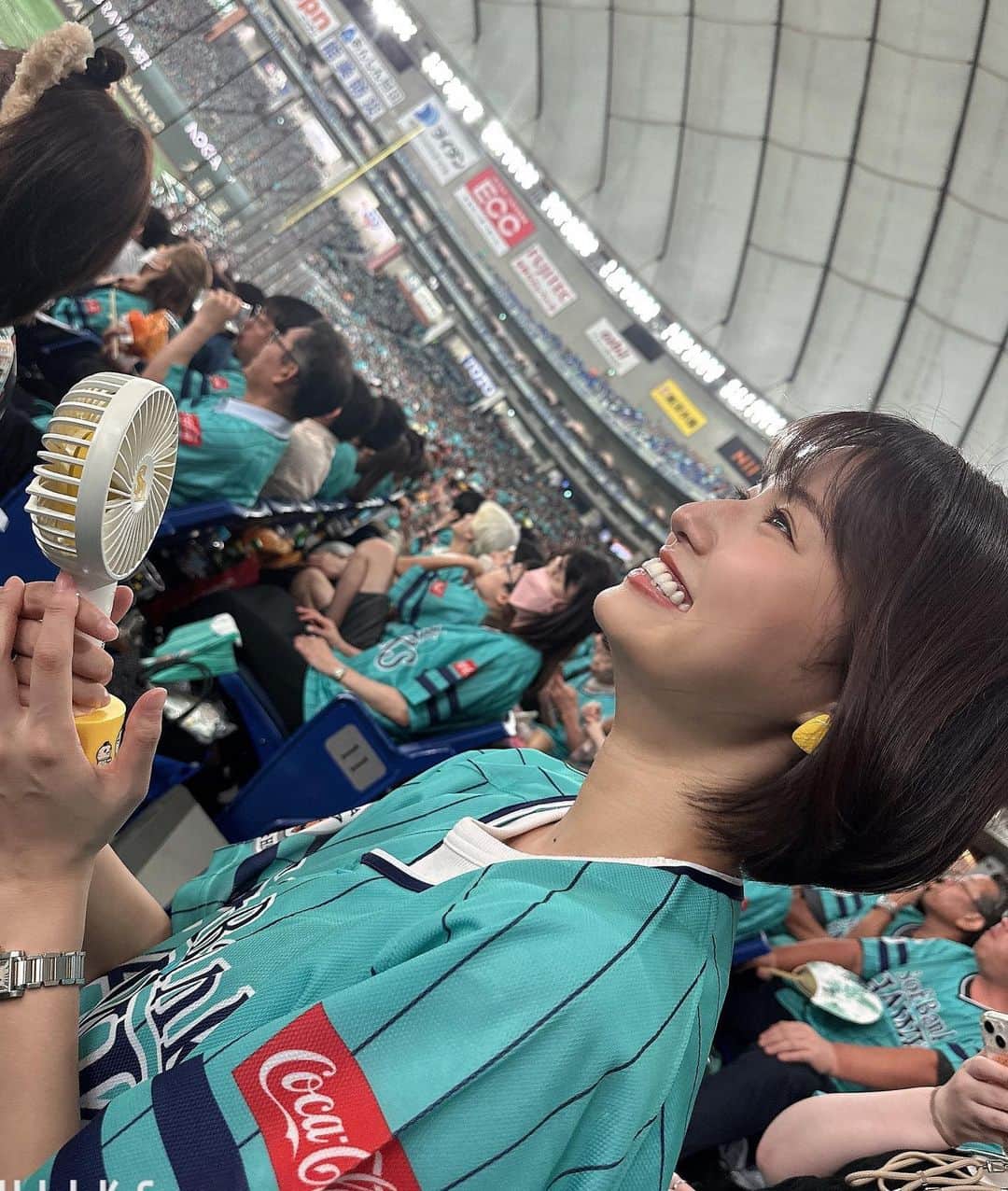 新谷あやかさんのインスタグラム写真 - (新谷あやかInstagram)「・  鷹の祭典！！  きたどーー！！  今日はお仕事頑張っとったけん、3回裏から参戦しとる️⚾️  絶対かってほしかーーー！😭🙏  ・  #鷹の祭典  #鷹ガール #野球女子 #エメラルドグリーン  今日の一言  #マー君と同じ誕生日です」6月26日 20時40分 - shinya.ayaka