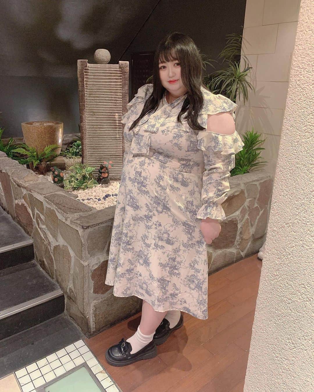 えみっくすさんのインスタグラム写真 - (えみっくすInstagram)「銀座コーデ🩷🩷タベルノスキーദി ᷇ᵕ ᷆ )♡  👗 .｡ _________________________ ｡. 👗   　えみっくすの日々のコーディネートを ︎︎ 　　　▶️ #えみっくすコーデ ◀️  　　　でまとめています⸜(*⃙⃘'ᵕ'*⃙⃘)⸝⋆*   　コーデを参考にしてくれたらぜひ  　ハッシュタグをつけて投稿してね📷✨  👗 .｡ _________________________ ｡. 👗   #たべすきasa  #タベルノスキー  #taberunosky  #エンジェルサイズ  #angelsize  #ぽっちゃりコーデ  #ぽっちゃり  #ぽっちゃり女子  #ぽっちゃりファッション #ぽっちゃりさんと繋がりたい  #ぽっちゃり大人女子  #ぽっちゃりモデル  #ぽっちゃり女子と繋がりたい  #プラスサイズ  #プラスサイズコーデ  #プラスサイズファッション  #プラスサイズモデル  #plussize  #plussizefashion  #plussizemodel  #chubby  #curvy #curvygirl  #chubbygirl  #curvyfashion  #curvystyle  #ミスiD2022  #銀座  #銀座ランチ」6月26日 20時42分 - emix_momoka