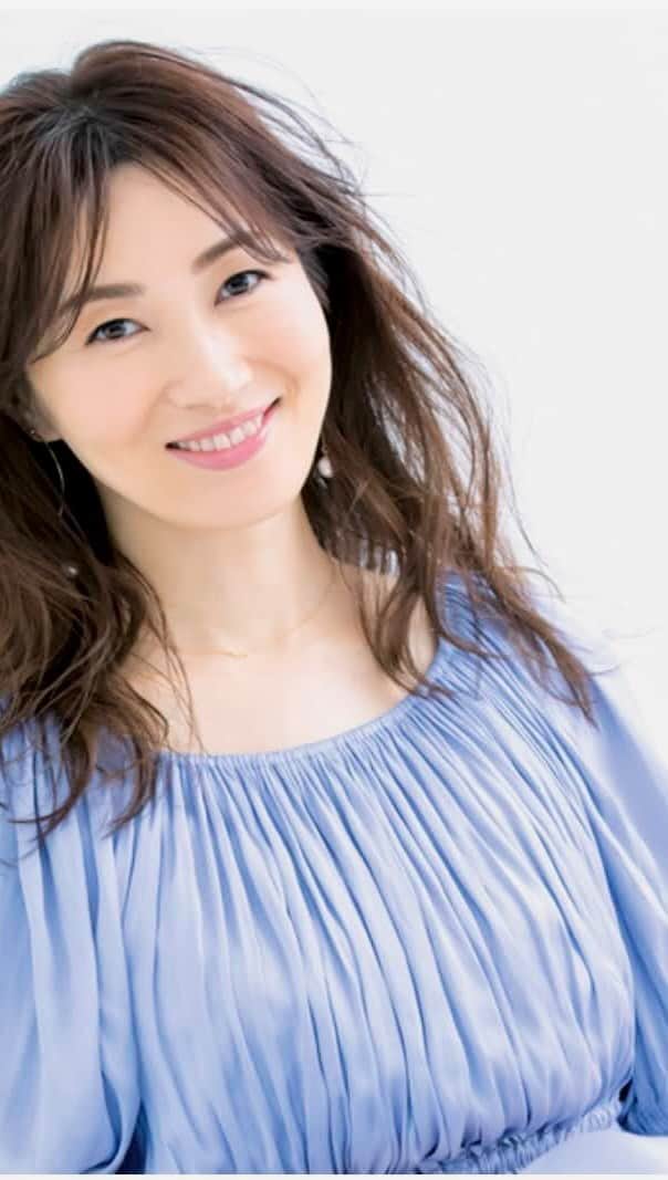 のインスタグラム：「美ST TikTokに投稿していただいてます！  Instagramにも！ @be_story_official  ⁡ 自分でもわっ！と驚く変化。歴史を感じます。 ぜひおもしろがってください♡ ⁡ 美魔女の軌跡 #梅本理恵　17歳〜現在 ⁡ ⁡ ⁡ ⁡ ⁡ 第14回美魔女コンテストTOKYO応募締め切り6/30(金)。  ⁡ team美魔女メンバー7名の歴史が見られます！ 美ST TikTok /  Instagram @be_story_official からぜひ！ #美魔女 #team美魔女 #美ST#tiktok #はじまりました #美魔女コンテスト #グランプリ#はんなり美魔女 #梅本理恵 ♡中学生はメガネ時代。☺︎」