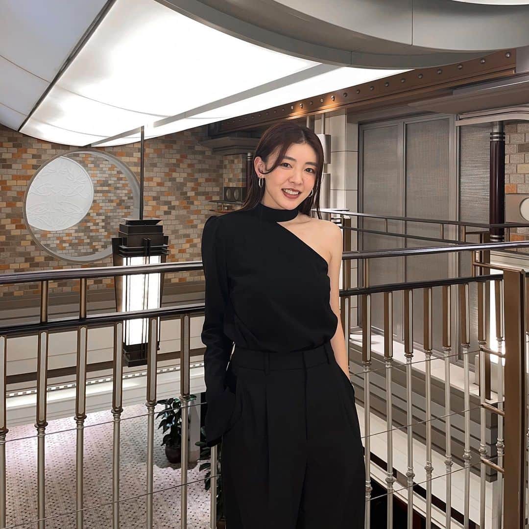 近藤沙良さんのインスタグラム写真 - (近藤沙良Instagram)「大切な日は黒がルール🌚🖤 1日フルで楽しんだっ♡  @ma1mf_aty1r ﾗﾌﾞ╰(*´︶`*)╯♡  #blackcode #blackfashion #partycode #osakadate #osakacafe #shiucoffee #ブラックコーデ #休日コーデ #大人コーデ #きれいめファッション #女子会コーデ  #女子会ディナー #誕生日コーデ #大人女子コーデ  #大人女子会 #誕生日プレート #親友とデート」6月26日 20時43分 - saaara57