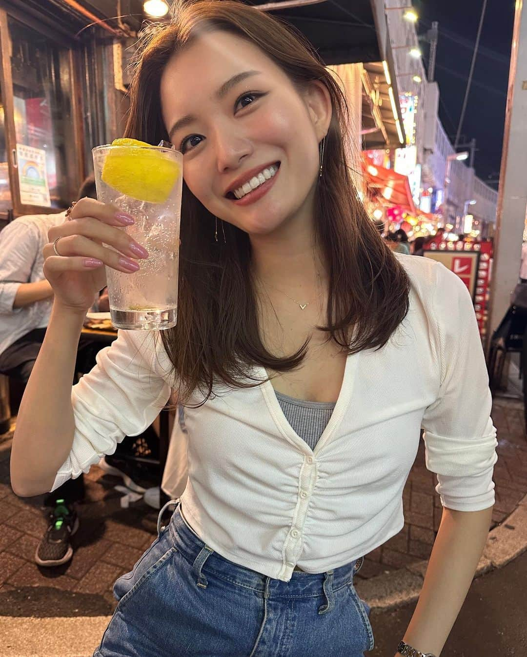 蜂谷晏海さんのインスタグラム写真 - (蜂谷晏海Instagram)「お友だちと上野飲みした日🍺🍋 すでに2件目でほろ酔いでした🫶 焼き鳥、もつ煮が最高だ〜！ 早め集合、はやめ解散が👍 #上野#上野グルメ#上野飲み #ハシゴ酒#ビール#レモンサワー」6月26日 20時53分 - hachiyaami