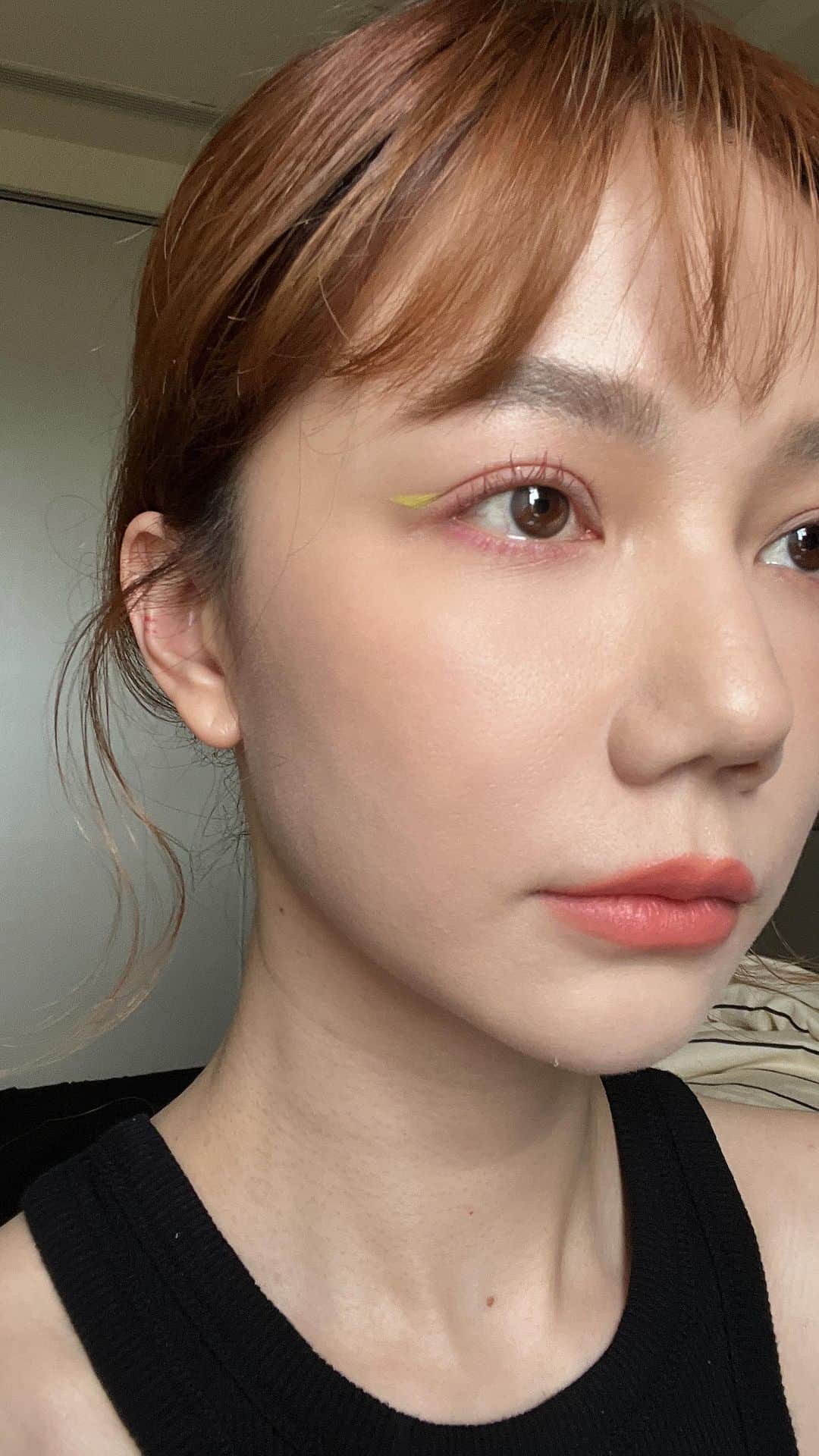 謝琦琦（Kiki）のインスタグラム：「🌈  眼線.眼影.睫毛膏/@didion_beauty  這三樣顯色度很好 非常防水耐磨 必須要用卸眼唇的才卸得掉 - 離子夾/ Lumielina  - 髮蠟/ @napla_taiwan  能創造束感又不僵硬的線條」