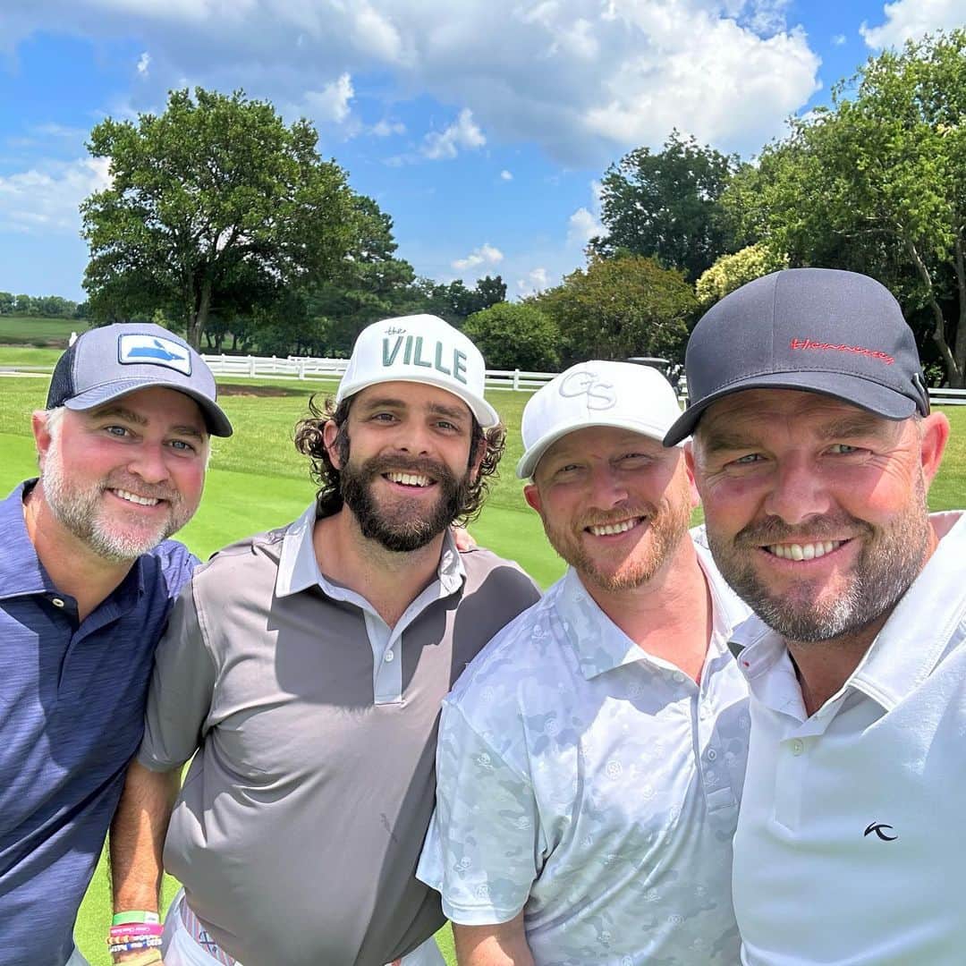 マーク・リーシュマンのインスタグラム：「When country music stars are in town…we golf!💙🤠⛳️  A fun weekend with @tfjgroup @thomasrhettakins and @coleswindell 💙  #hometeamtour23 #hometeamtour #beachit」