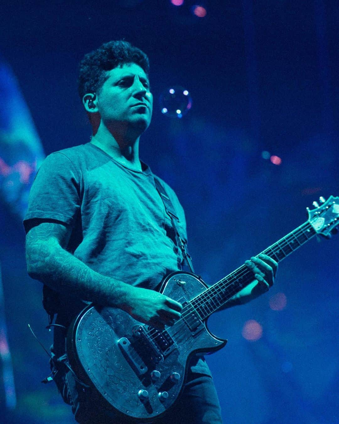 Kerrang!さんのインスタグラム写真 - (Kerrang!Instagram)「Fall Out Boy began the U.S. leg of their So Much For (Tour) Dust with a sold-out show at their hometown’s iconic Wrigley Field – here’s what it looked like 🔥  📸: @elliottxingham」6月26日 20時51分 - kerrangmagazine_