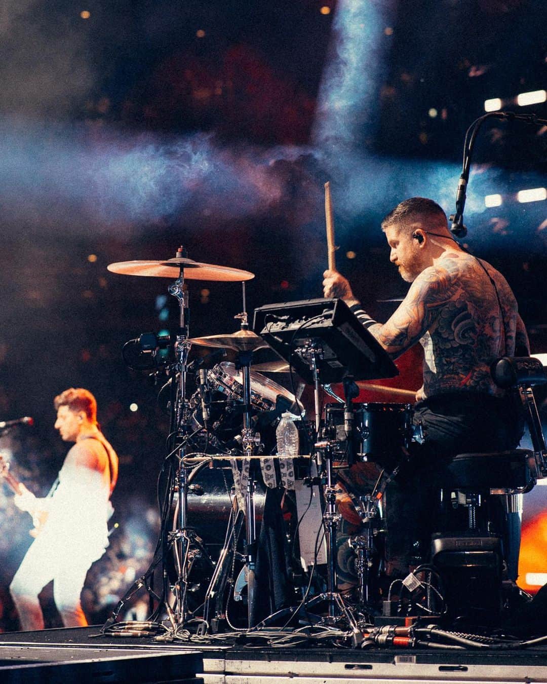 Kerrang!さんのインスタグラム写真 - (Kerrang!Instagram)「Fall Out Boy began the U.S. leg of their So Much For (Tour) Dust with a sold-out show at their hometown’s iconic Wrigley Field – here’s what it looked like 🔥  📸: @elliottxingham」6月26日 20時51分 - kerrangmagazine_