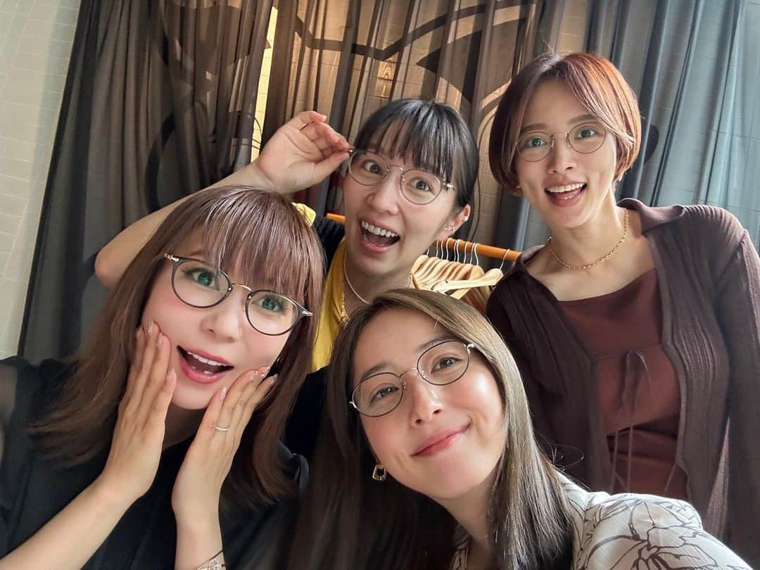 佐々木希さんのインスタグラム写真 - (佐々木希Instagram)「ひなぎく会🌼 やっと4人揃って会えて嬉しかった！ 会話が渋滞🤣笑 あー楽しかった❤️ 大好きだぞ！！  #デイジーラック #ひなぎく会  みんなiNtimité by EYEVANのメガネしてくれた👓♡」6月26日 20時52分 - nozomisasaki_official