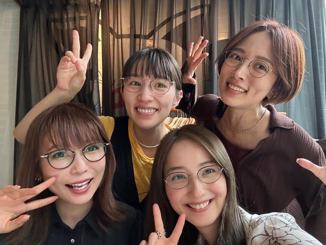 佐々木希さんのインスタグラム写真 - (佐々木希Instagram)「ひなぎく会🌼 やっと4人揃って会えて嬉しかった！ 会話が渋滞🤣笑 あー楽しかった❤️ 大好きだぞ！！  #デイジーラック #ひなぎく会  みんなiNtimité by EYEVANのメガネしてくれた👓♡」6月26日 20時52分 - nozomisasaki_official