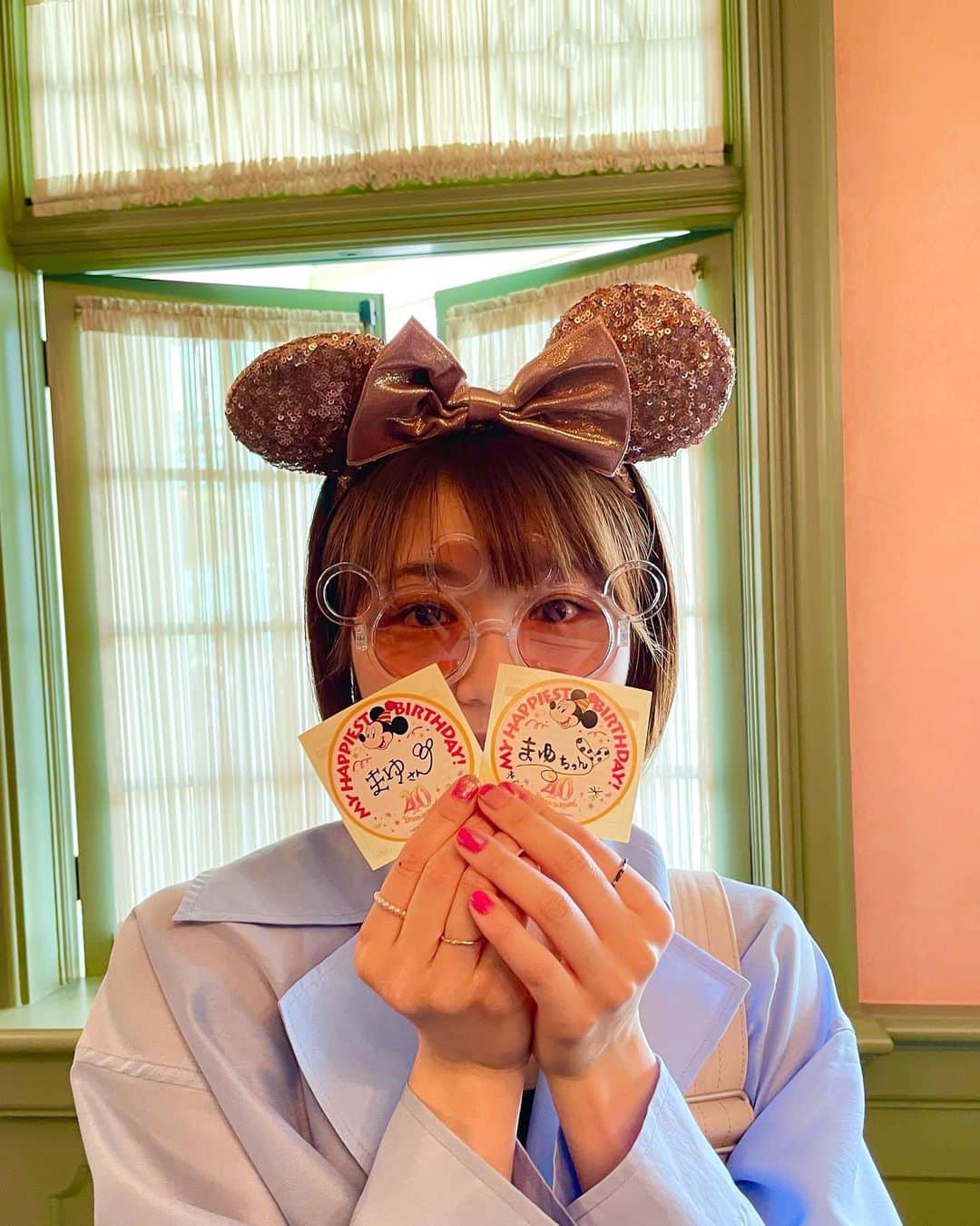 及川真夢のインスタグラム：「27歳も、どうぞ、よろしくお願いします☺︎  2023.06.26 #Disney #40周年 #disneyland  #誕生日ディズニー #birthdaydisney」