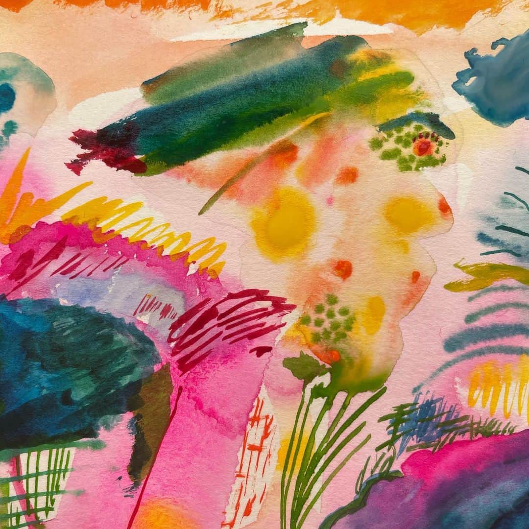 Boojilさんのインスタグラム写真 - (BoojilInstagram)「🎨 My drawing became the main visual for Yutaka Hirasaka’s music single.　 @yutaka_hirasaka  title is “heartbeat”  I encountered his music at a time when I was about to transition from drawing pictures for commercial use as an illustrator to working as an artist. my heart is to keep making things with excitement and freedom. I want to Just enjoy it like a child. There is no need for money or honor, and the music and paintings that come out purely from within are giving off beautiful colors.  I respect and support his wonderful musical activities from the bottom of my heart.And I also want to continue to draw pure pictures for myself.I would appreciate it if everyone could listen to this song.  🎨 私の描いた絵が音楽家の @yutaka_hirasaka のnew single "heart beat"のメインビジュアルになりました。   わたしがイラストレーターとして商業ベースの絵を描くことから、アーティスト活動へと移行しようとした時期に彼の音楽に出会いました。創作にまっすぐ取り組む姿勢に、とても大きな影響を受け、自分が心から喜ぶ物作りとは心を躍らせ自由に作り続けること。こどものように楽しむだけ。そこにお金や名誉など必要なく、純粋に自分の内側から出た音楽や絵は美しい色を放っている。  そういった創作は暮らしの中でどんどん離れていってしまう。なぜならわたしたちは食べていくために働き、こどもがいれば家事や育児と向き合い、自分が解き放たれる時間を失いがちだから。わたしもそうだった。幼い頃は毎日自由に絵を描いていた。誰のためでもない自分のために。楽しくワクワクした気持ちがその時間にはずっと継続していた。そういった時間を取り戻すきっかけになった作品です。  生きることは、心を震わせ、まだ見ぬ世界中に散らばった色や景色、文化を追いかけ絵を描き続けること。自由な心で生きていきたい。楽曲がとにかく素晴らしいので是非みなさんに聴いてもらえたら嬉しいです。  Apple music、spotify、その他サブスクで聴けます。 @yutaka_hirasaka のリンクから聴けますよ〜　リリース、おめでとう👍」6月26日 11時54分 - boojil