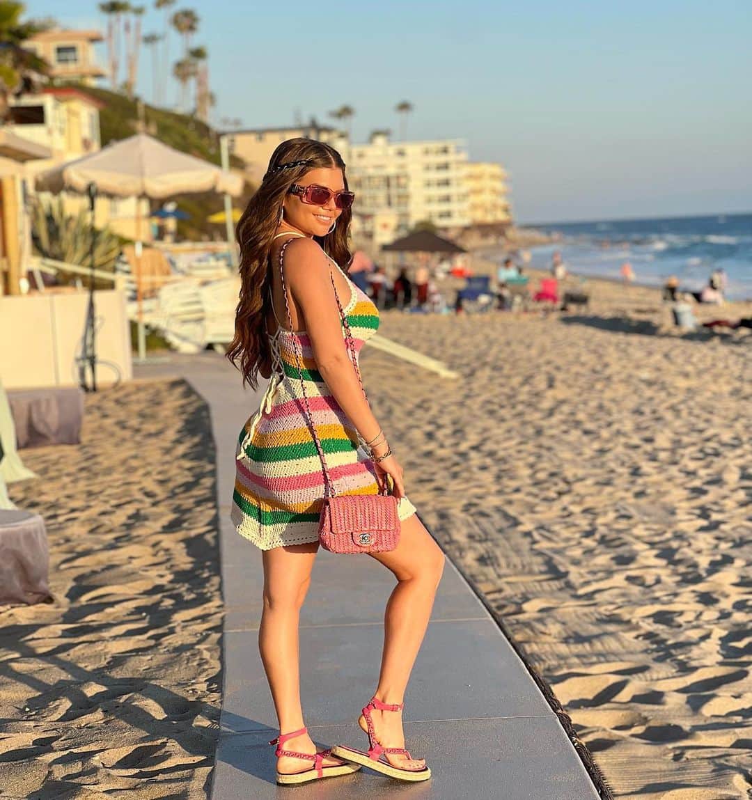 シャネル・ウエスト・コーストのインスタグラム：「Summer in Cali 😎🌊 Fave 1/2?」