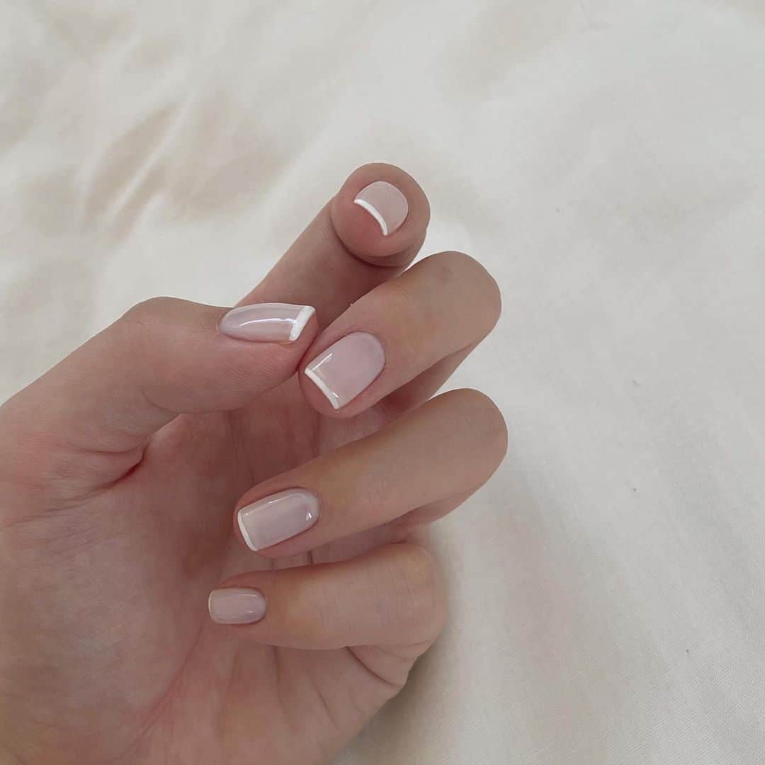 Tomomi Teradaのインスタグラム：「クリーミーなホワイトに、細いホワイトのフレンチ🤍〜  いつものみおさんがおやすみ🥹で、今回はクリタさんに😙💞ゲームとアニメの話しかしとらんかった🎮ww」