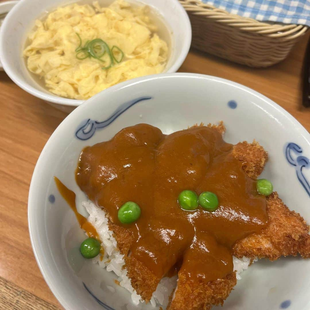 蒼山幸子さんのインスタグラム写真 - (蒼山幸子Instagram)「岡山もたくさん食べ尽くした❣️ このツアー各所の美味しいものを 頂けてほんとに幸せでした。 いろいろおすすめを送ってくださった皆様もありがとう〜。 帰り道は、この週末の移動中 ずっと釘付けになっていた ツインピークスの続きを見ながら帰ります。☕️ クーパー捜査官、恋する😭」6月26日 12時44分 - sachiko_aoyama