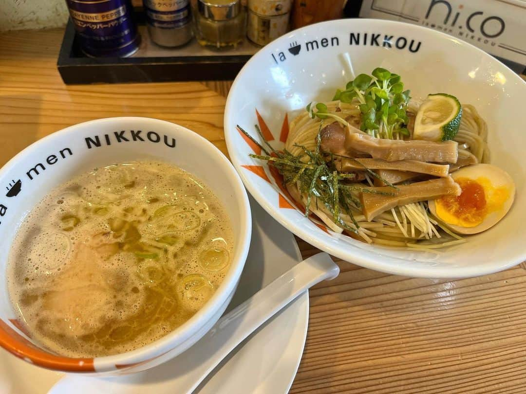 原田良也さんのインスタグラム写真 - (原田良也Instagram)「先程ラジオでお話しした ラーメンにっこうのゆず白湯つけ麺！  昨日の単独ライブでもお話ししました^ ^  クリーミーなスープと食物繊維豊富な麺の相性バツグン‼️  次回のファミレスライブは7月22日15時からシライシアター野洲です^ ^  チケット予約大募集中です^ ^  #ファミレスライブ #ラーメンにっこう #シライシアター野洲 #めちゃうま」6月26日 12時57分 - irasshassee