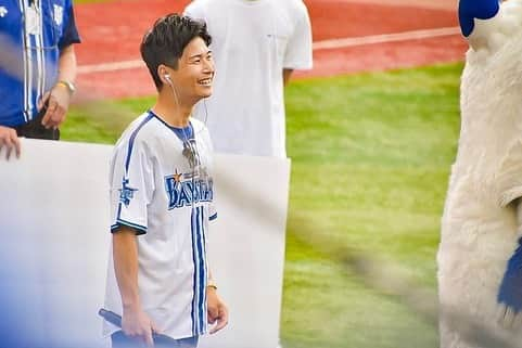 山田弥希寿さんのインスタグラム写真 - (山田弥希寿Instagram)「＼横浜優勝／  交流戦優勝、リーグ戦再開後の相手は首位タイガース。  ゲーム差は2.5でした。  3連勝すれば首位になる状況。  ここを目指して3連勝。  首位奪還  今シーズン最多の貯金は12に。  貯金12は1998年以来。  リーグ優勝へ向けて、大きな3連戦。  私も頑張ります。  #baystars #横浜頂戦 #横浜DeNAベイスターズ #スタジアムDJ #スポーツMC #アナウンサー #山田みきとし」6月26日 12時59分 - mikitoshi_617