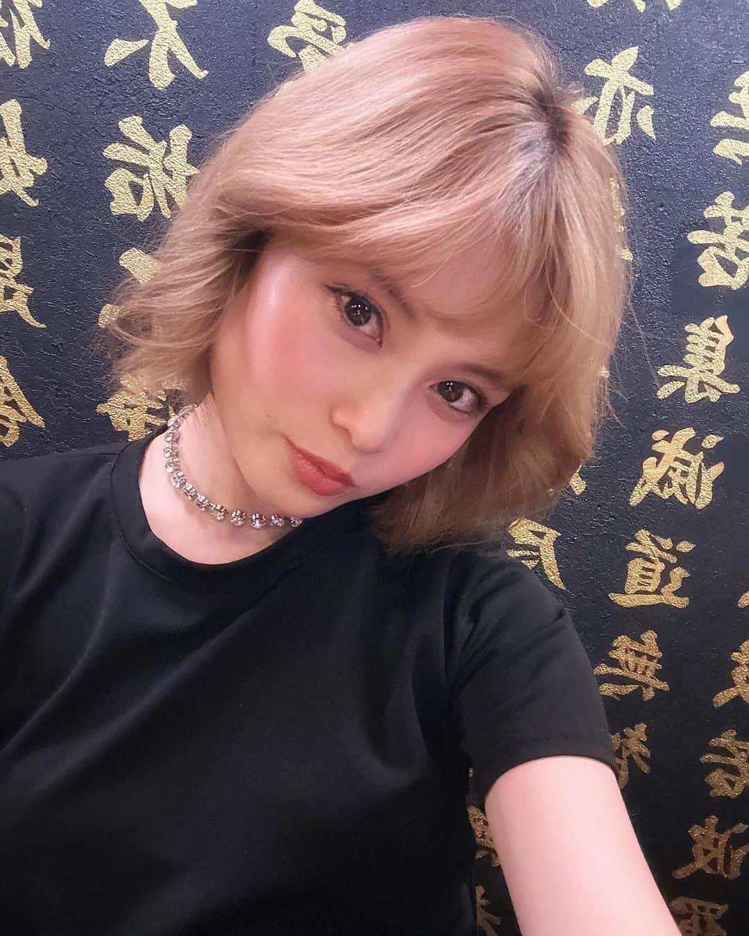 潮みかのインスタグラム：「こうやってなんか外巻にして 聖子ちゃんカットみたいにするのに はまってるよ  #聖子ちゃんカット  #浜崎あゆみ #あゆヘアー  #そろそろリタッチせねば」