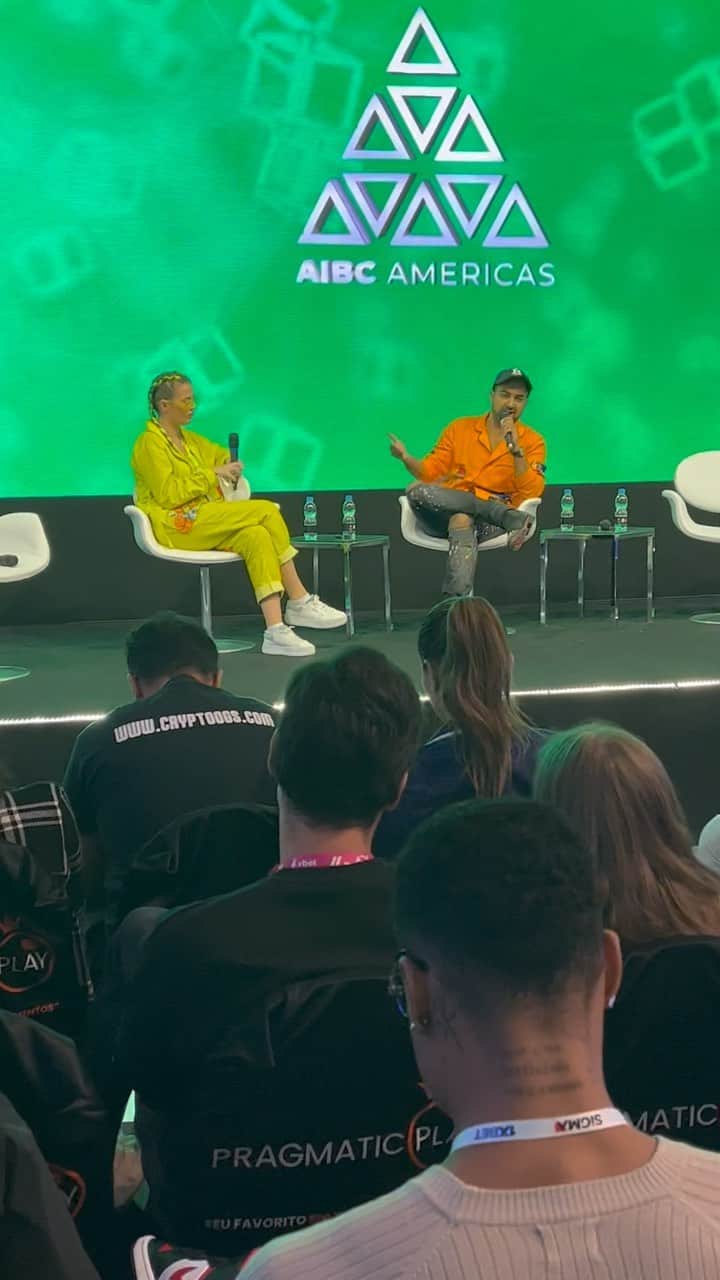 エヴァン・ルースラのインスタグラム：「Sharing insights at the AI and Blockchain Conference in Brazil on our transition from a centralized to a decentralized world.   It’s not a snap transformation, rather, a phased journey involving stages of semi-centralization before we fully embrace decentralization.」