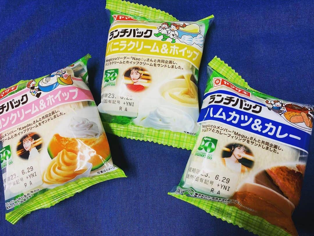 Negiccoのインスタグラム：「ランチパック×Negicco 新潟限定で発売決定！  今年結成20周年を迎える新潟発アイドルグループNegiccoと、山崎製パン「ランチパック」のコラボ商品が発売されることが決定しました。 Nao☆、Megu、Kaedeメンバーそれぞれの提案を取り入れ、試食を重ねての共同開発となり、“山崎製パン新潟工場”で工場見学も行って開発された商品となります。販売エリア限定で7月1日からの販売となります。 ランチちゃんとパックくんが着ている衣装にも要注目です。  ・Nao☆／バニラクリーム＆ホイップ Nao☆の大好物 「バニラアイス」をイメージしてバニラクリームとホイップクリームをサンドしました。  ・Megu／ハムカツカレー Meguの大好物 「カレー」をイメージしてハムカツとカレーフィリングをサンドしました。  ・Kaede／メロンクリーム＆ホイップ Kaedeの好きな食べ 物「メロン」をイメージしてメロンクリームとホイップクリームをサンドしました。  ■ランチパック×Negicco （バニラクリーム＆ホイップ／ハムカツカレー／メロンクリーム＆ホイップ） 販売期間：2023年7月1日～2023年8月31日（予定） 販売地域：新潟県内全域、山形県・長野県の一部地域 問い合わせ：山崎製パンお客様相談室(0120-811-114)」