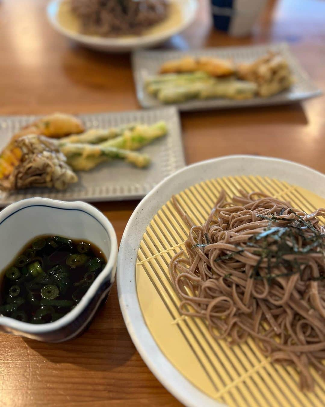 大浦育子さんのインスタグラム写真 - (大浦育子Instagram)「最近のお家ご飯。 夏に食べたくなるメニューが多め。 冷蔵庫の食材見て、今日は何作ろうかな〜って考えてる時間が好きかもしれない。 昨夜のカオマンガイは炊飯器ひとつでできました👍 . #おうちごはん  #自炊#料理#育ごはん」6月26日 14時09分 - ikuko_oura