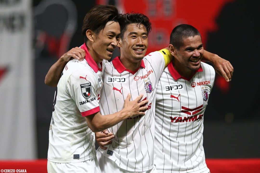 香川真司さんのインスタグラム写真 - (香川真司Instagram)「素晴らしい勝利！ Thanks for your amazing support🙌🏻 @cerezo_osaka  #sk8#keepwinning」6月26日 14時14分 - sk23.10