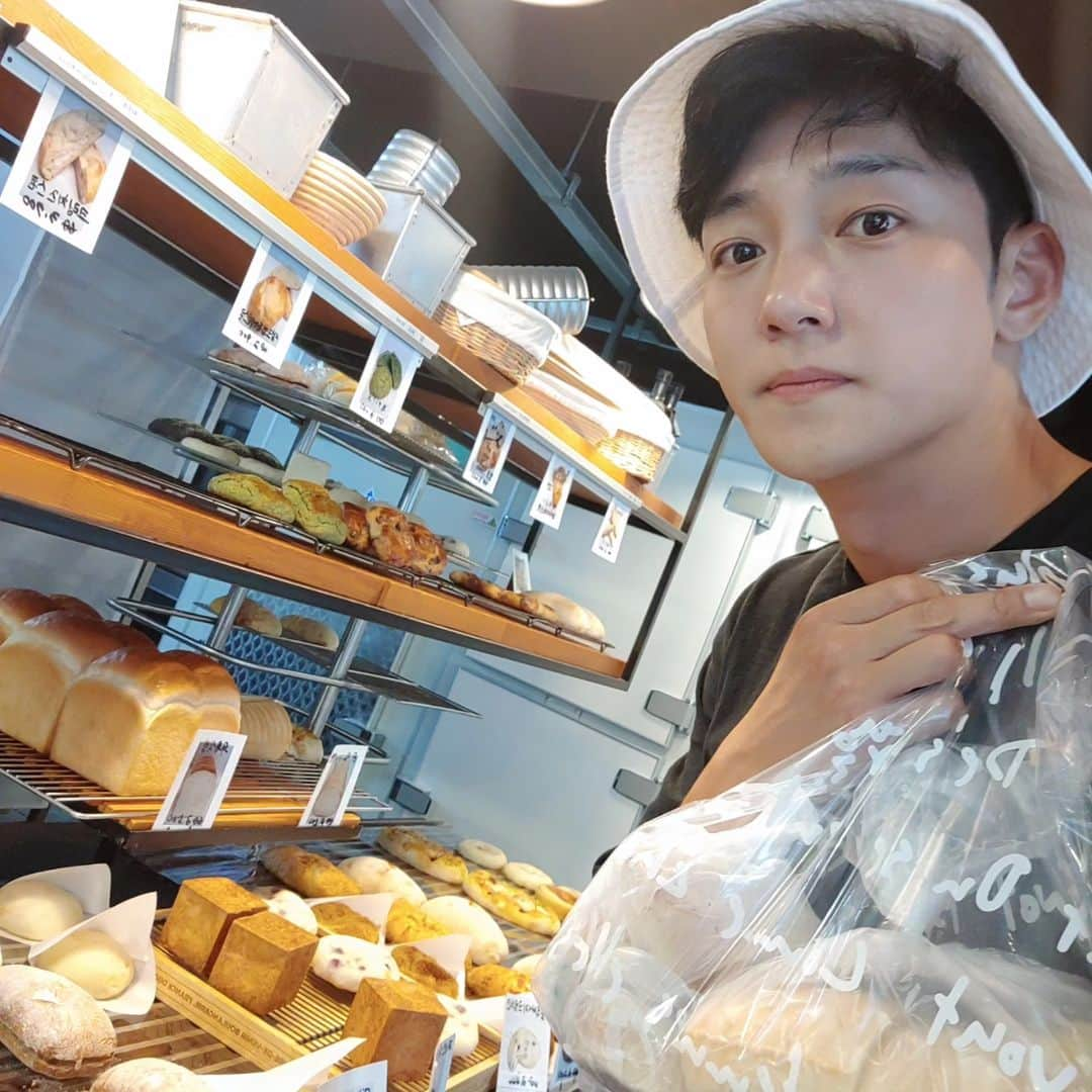 キム・ジヌさんのインスタグラム写真 - (キム・ジヌInstagram)「병난다...쉴땐 좀 쉬자..!! 응?😇 #take a #rest #thebreadpantry #health」6月26日 14時32分 - jinu0717