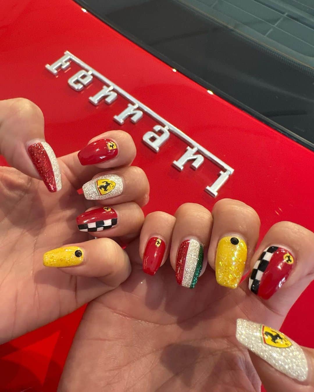 CHIHIRO♡さんのインスタグラム写真 - (CHIHIRO♡Instagram)「Ferrari nail 🏎  爪でか！！！  　#ferrari #nail #ferrarinails #sf90xxstradale」6月26日 14時47分 - chipipipi918