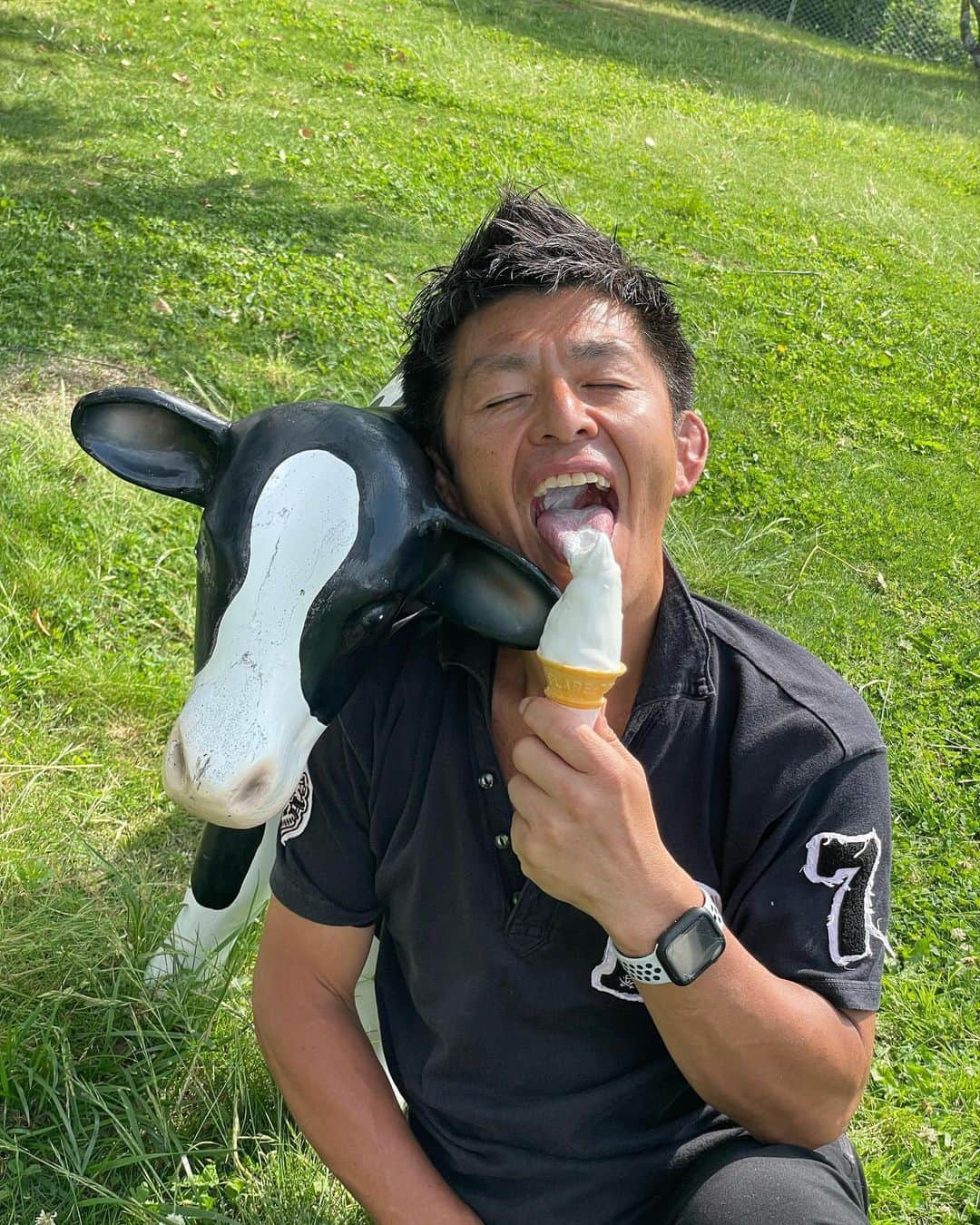 松山三四六さんのインスタグラム写真 - (松山三四六Instagram)「🍦  美味しいミルクを ありがとう😊  #信州ミルクランド #ソフトクリーム」6月26日 14時54分 - sanshiroumatsuyama