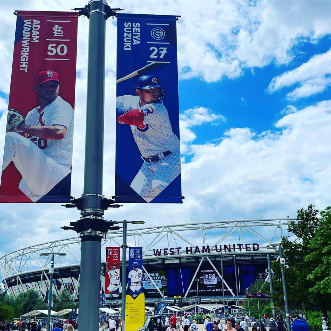 オカモト"MOBY"タクヤさんのインスタグラム写真 - (オカモト"MOBY"タクヤInstagram)「6/24(Sat) #MLB #LondonSeries #Game1 試合前の様子 #ChristopherMorel #SeiyaSuzuki #MarcusStroman #NolanArenado #LarsNootbar #AlbertPujols #AdamJones @cubs #cubs @cardinals #cardinals」6月26日 14時53分 - moby_scoobiedo