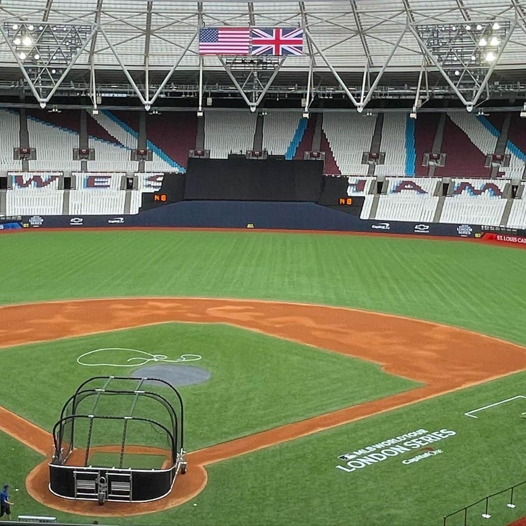 オカモト"MOBY"タクヤのインスタグラム：「6/24(Sat) #MLB #LondonSeries #Game1 試合前の様子 #ChristopherMorel #SeiyaSuzuki #MarcusStroman #NolanArenado #LarsNootbar #AlbertPujols #AdamJones @cubs #cubs @cardinals #cardinals」